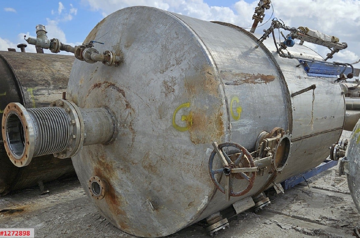 5250 gallon 304L Stainless Steel, 30 psi/FV, 8' 6" x 11', vertical, evaporator