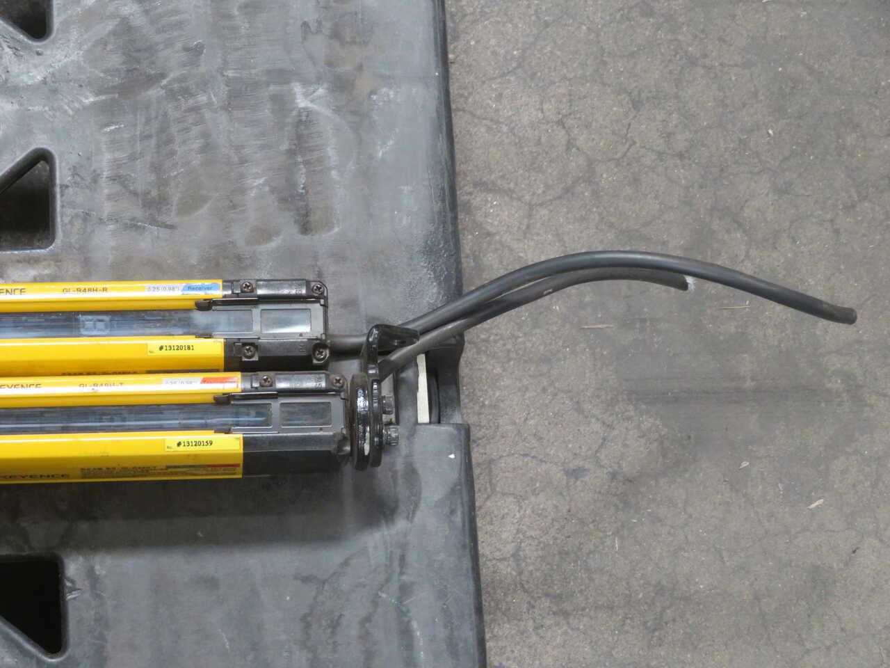 Keyence #GL-R48H-T, GL-R48H-R light curtain transmitter and receiver, 48 optical axes, 940 mm detection