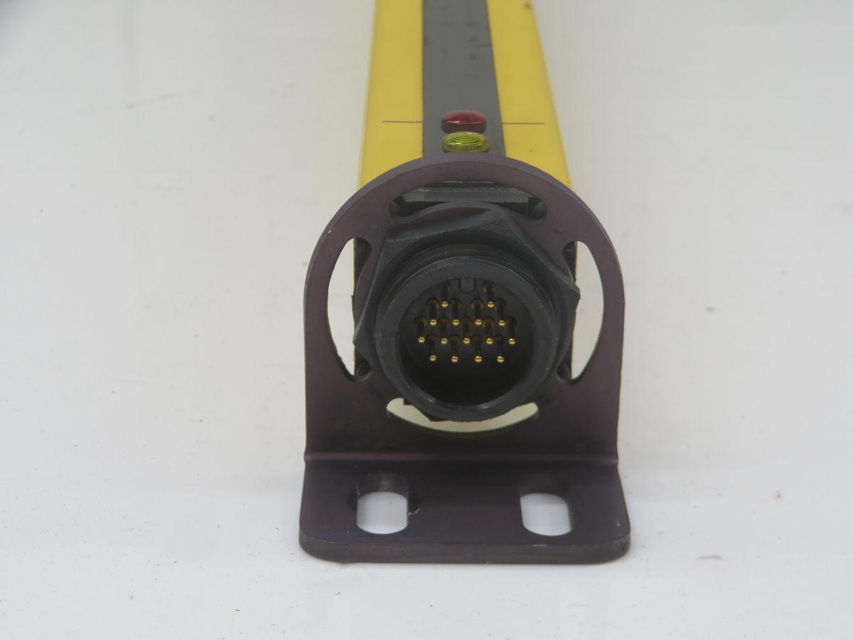STI #MS4328BX, 42687-0280 light curtain transmitter, 28", 1-30' range, NEMA 4, IP65