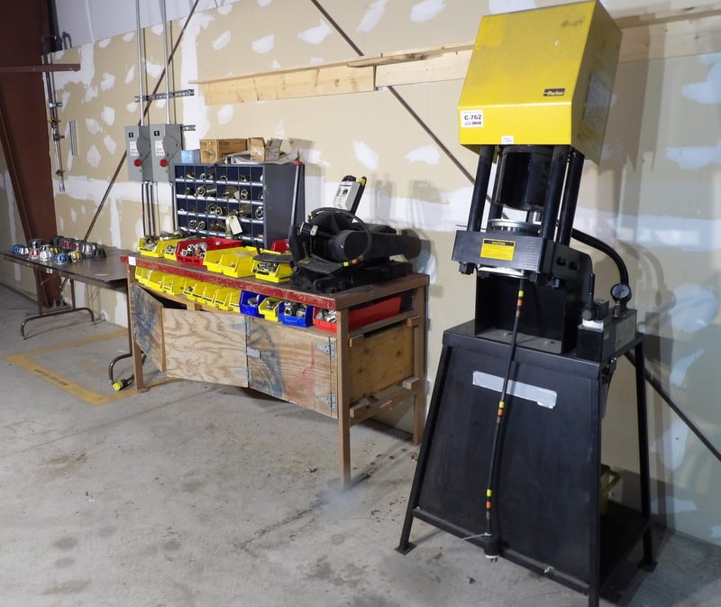 Parker #83C-540, Hydraulic Fitting Press, hose saw, 16 clamp sizes, hydraulic fittings included
