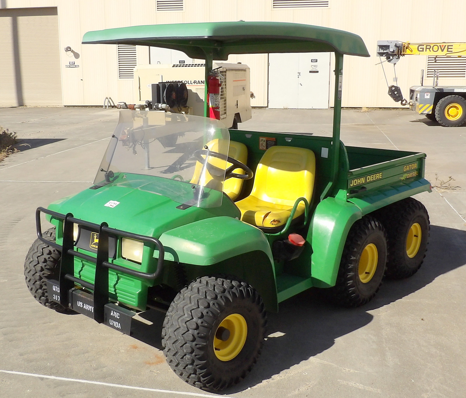John Deere #Gator, 6x4 Utility Vehicle, John Deere 3-cylinder diesel, manual tilt bed approx. 44" x 50"
