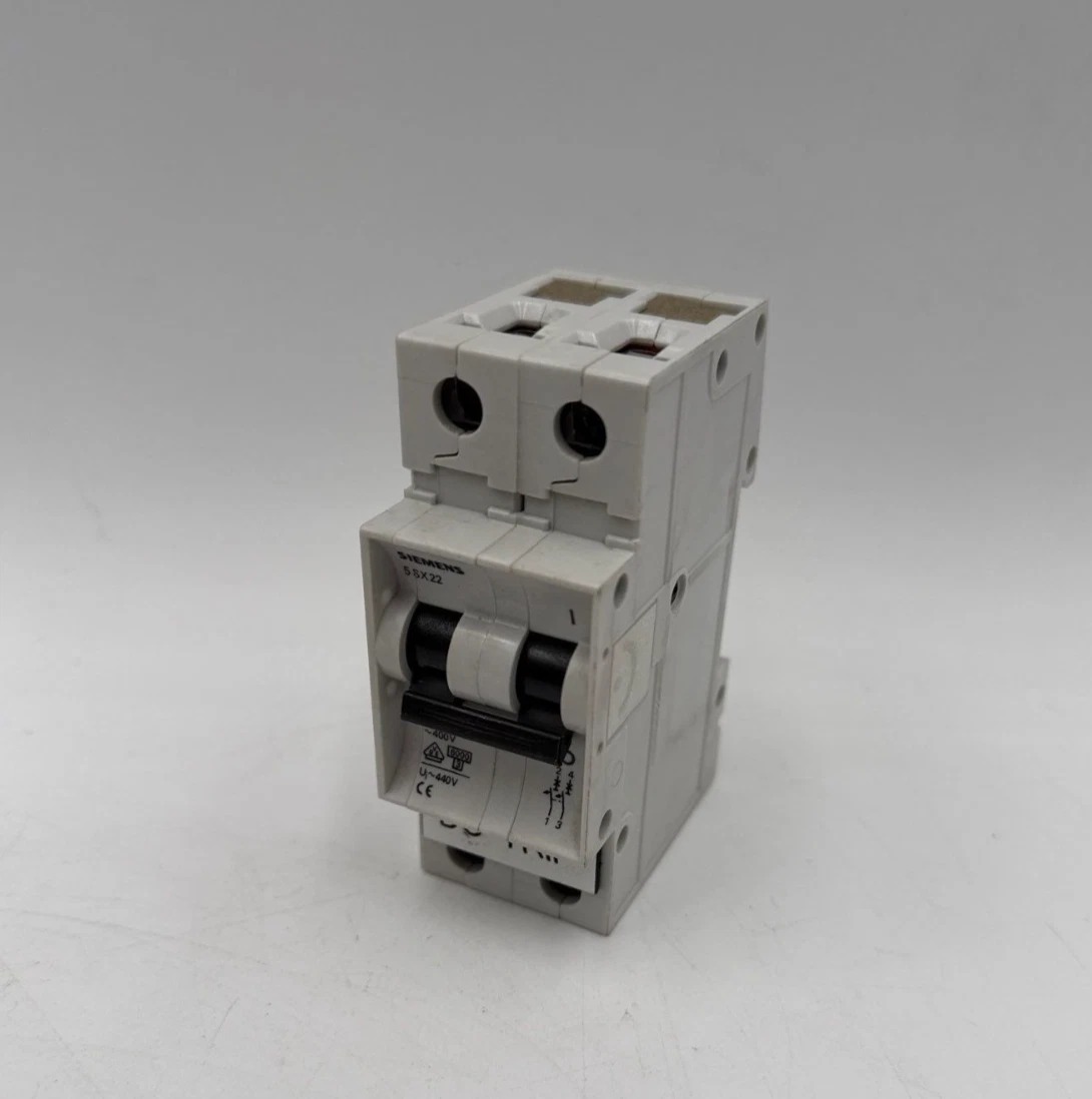 10 Amps, Siemens #5SX22-C10, Circuit Breaker, 3-Pole, 480 Volts