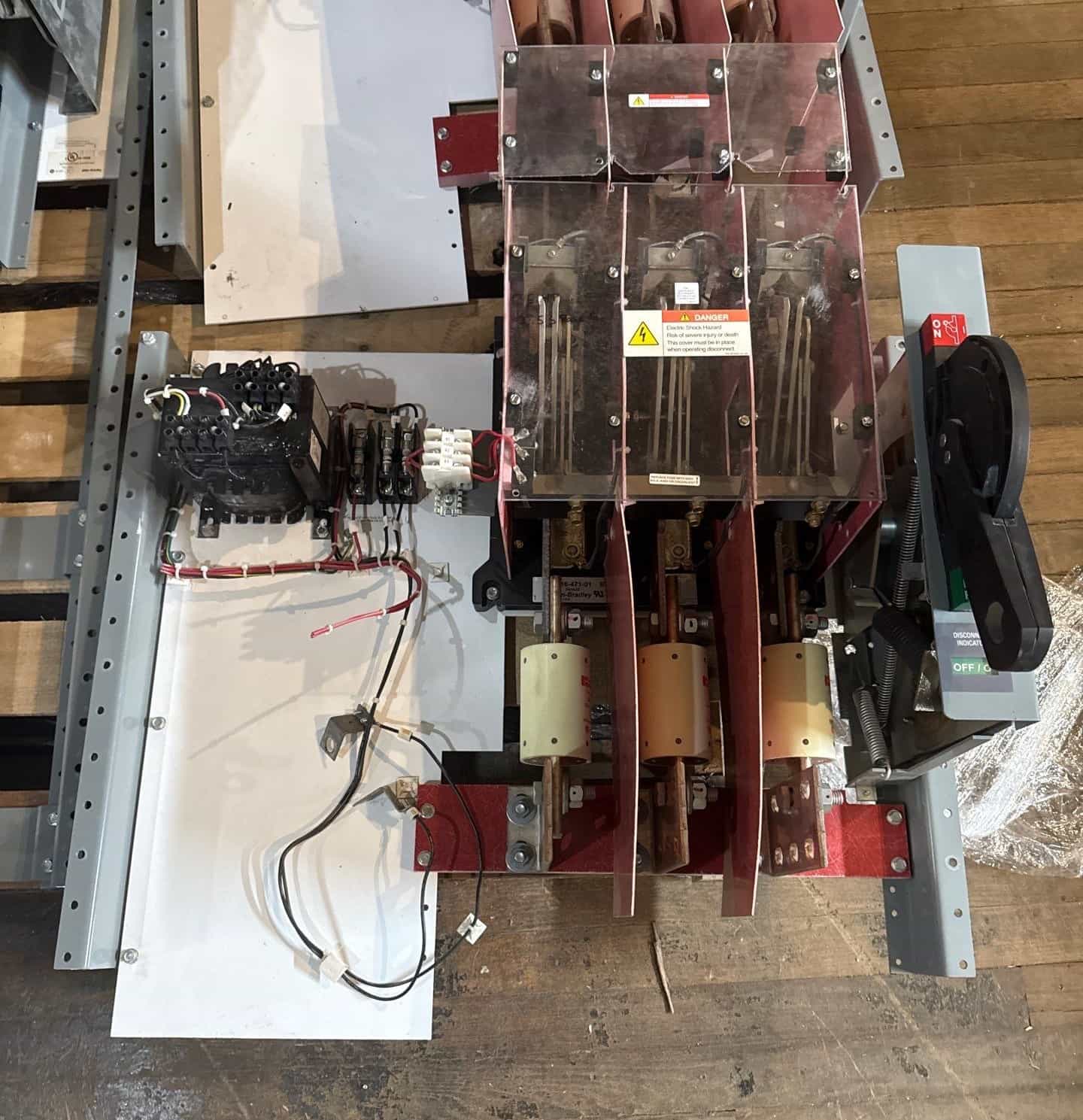 Allen-Bradley #40116-471-01, 2100 fused disconnect swi, 600 Amp, 600 Volts, Centro de control de motores