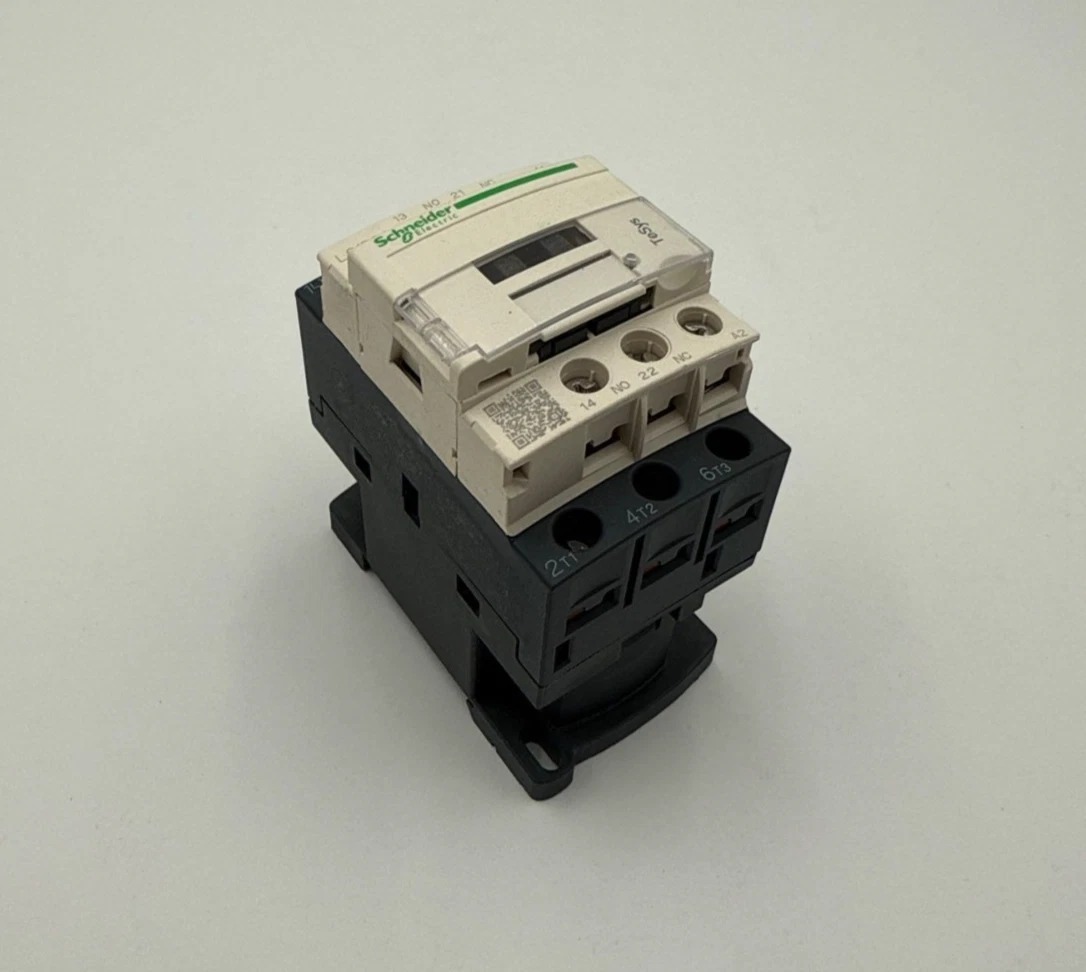 25 Amp. Schneider Electric #LC1D09, Contactor, 3-Pole, 600 Volts, 3PH, 7.5 HP, 120 Volts Coil, G7