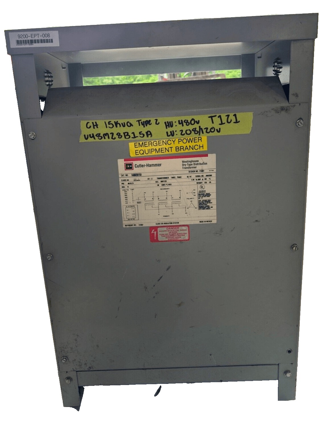 Transformador tipo seco de 15 KVA, primario 480, secundario 208/120, Cutler-Hammer #V48M28B15A, 3 fases, interior