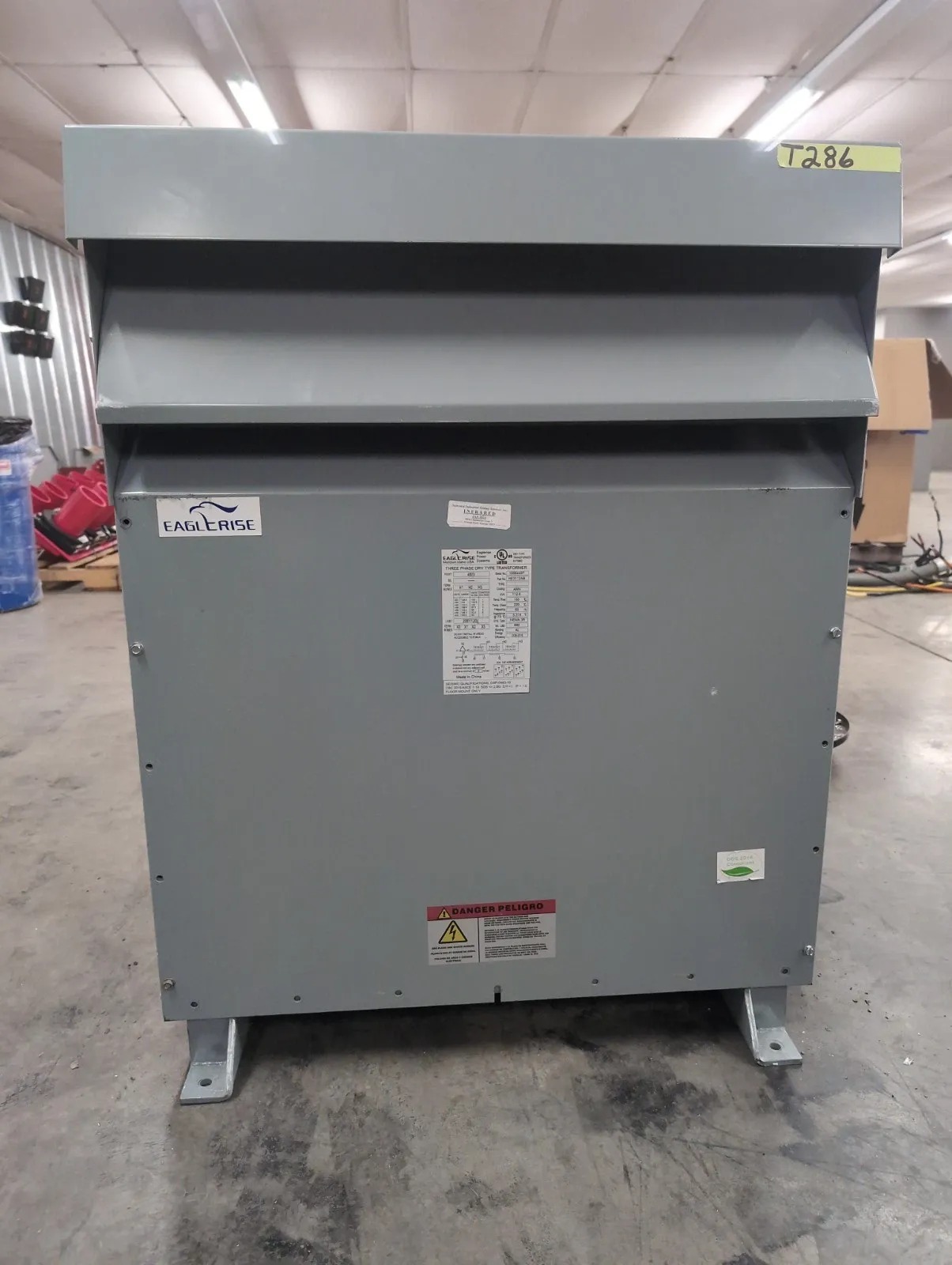Transformador tipo seco de 112.5 KVA, primario 480, secundario 208/120, Eaglerise #HE3112AB, 3 fases, exterior