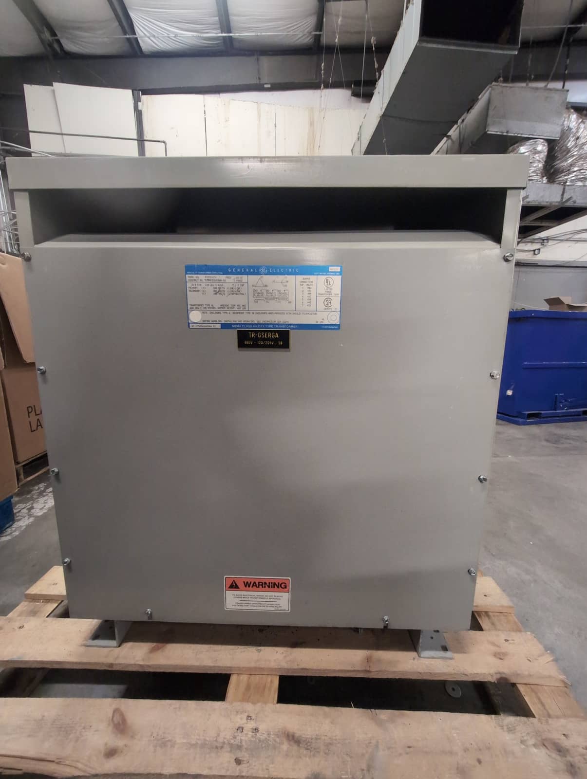 Transformador tipo seco de 75 KVA, primario 480, secundario 208/120, General Electric #9T23B3874, 3 fases