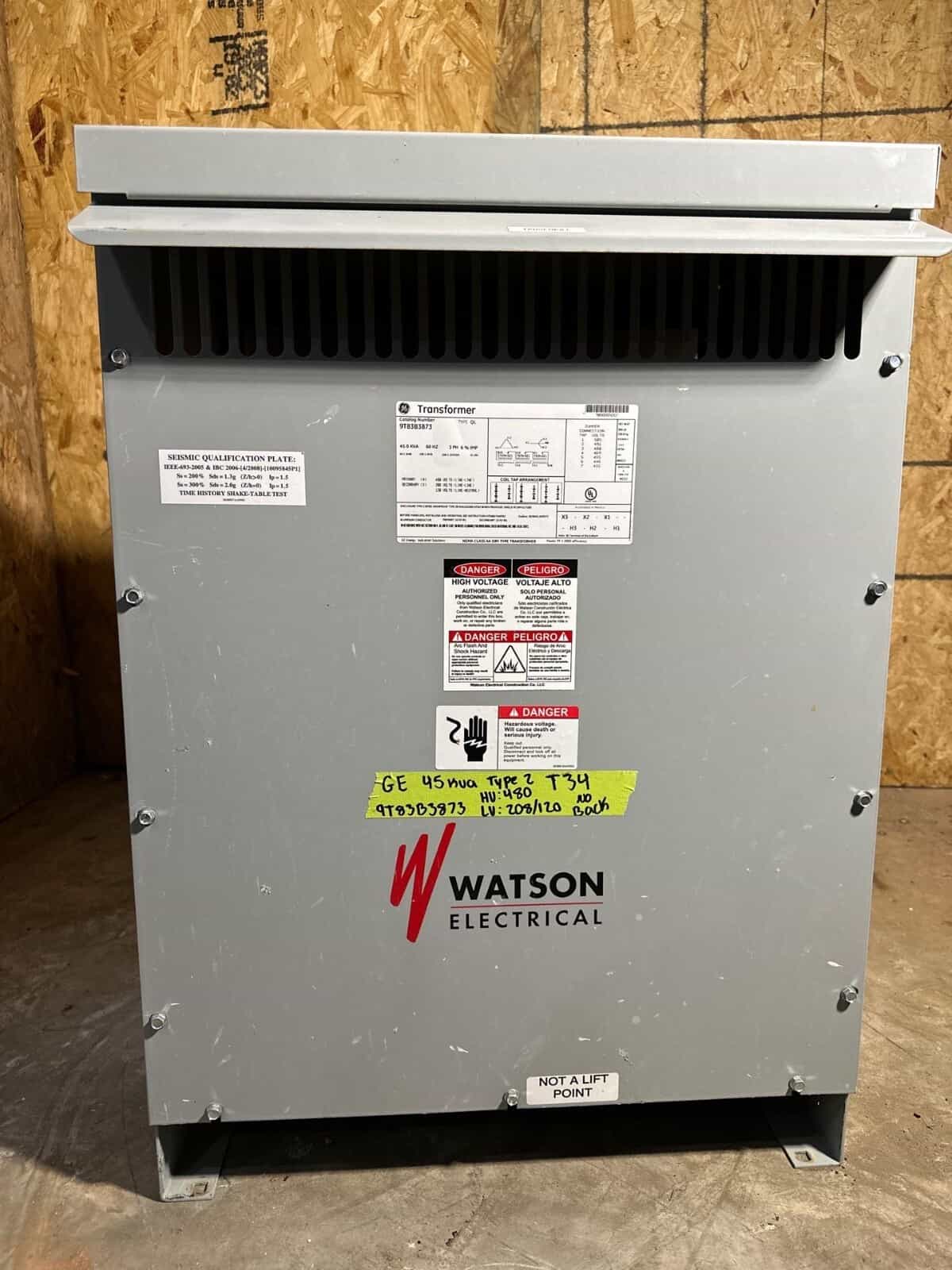 Transformador tipo seco de 45 KVA, primario 480, secundario 208/120, General Electric #9T83B3873, 3 fases, NEMA 3R