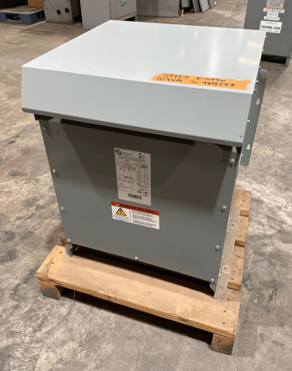 Transformador tipo seco de 20 KVA, primario 575, secundario 480/277, Hammond #DM020NK, 3 fases, NEMA 3R, NUEVO