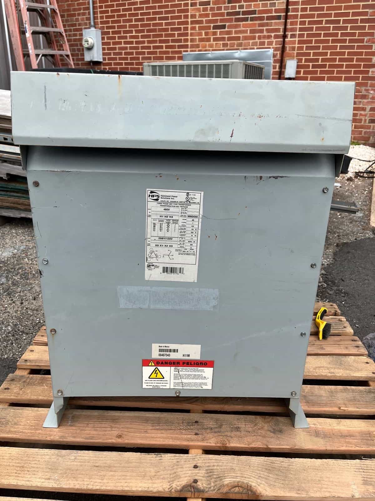 Transformador tipo seco de 45 KVA, primario 480, secundario 208/120, Hammond #NMK045KB, 3 fases, NEMA 3R (2 disponibles)