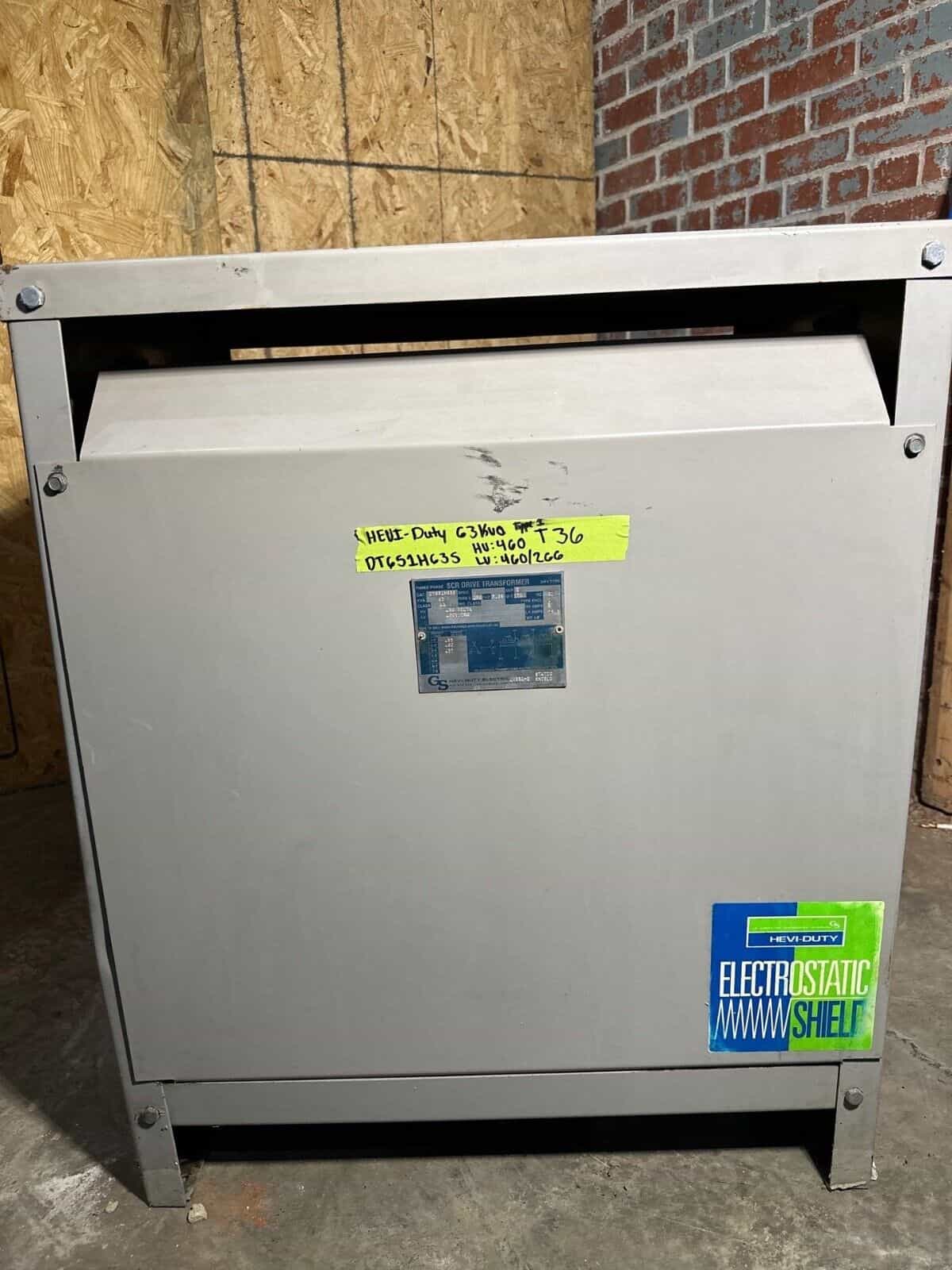 Transformador tipo seco de 63 KVA, primario 460, secundario 460/266, Sola/Hevi-Duty #DT651H635, 3 fases, interior