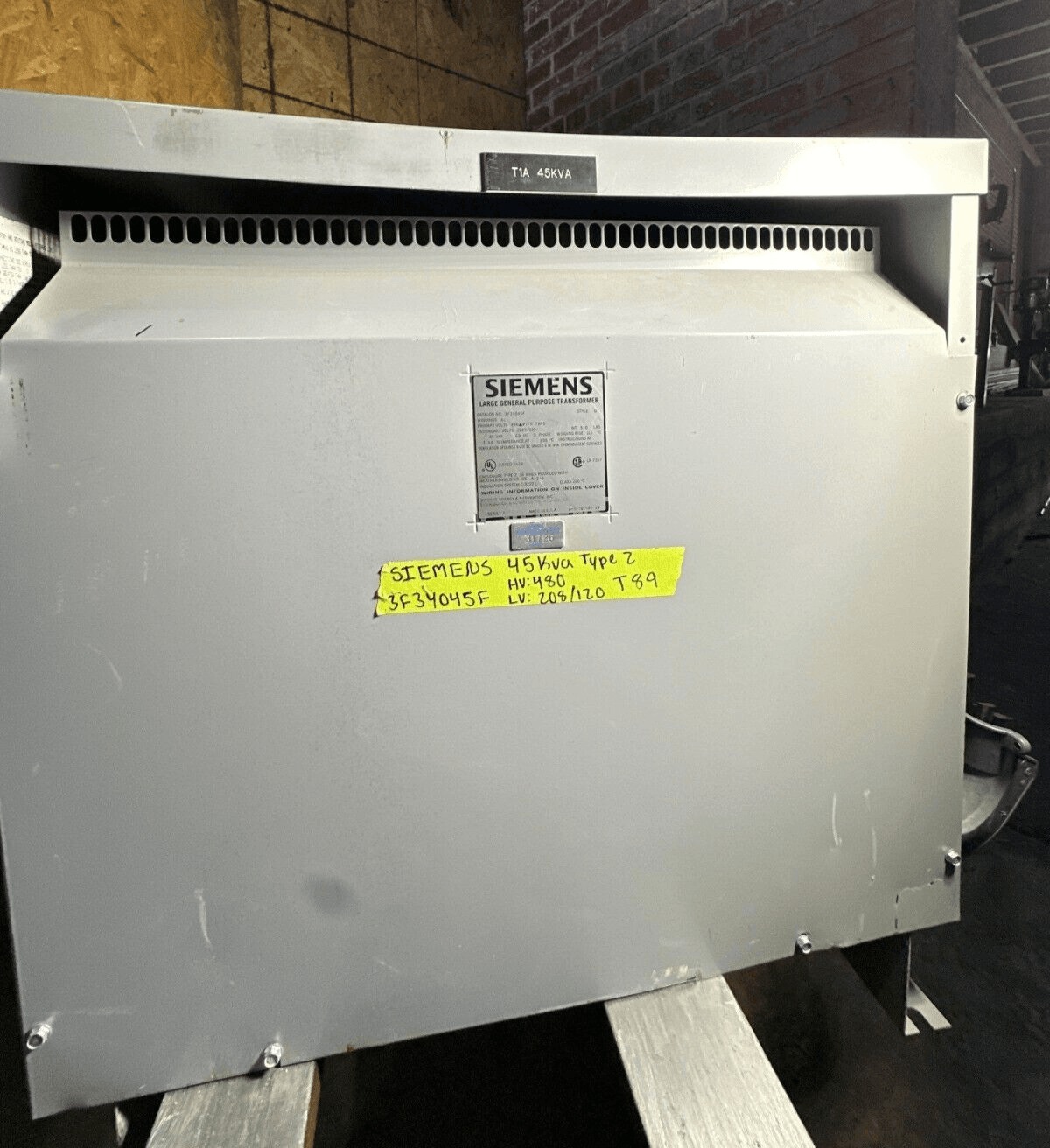 Transformador tipo seco de 45 KVA, primario 480, secundario 208/120, Siemens #3F3Y045F, 3 fases, interior