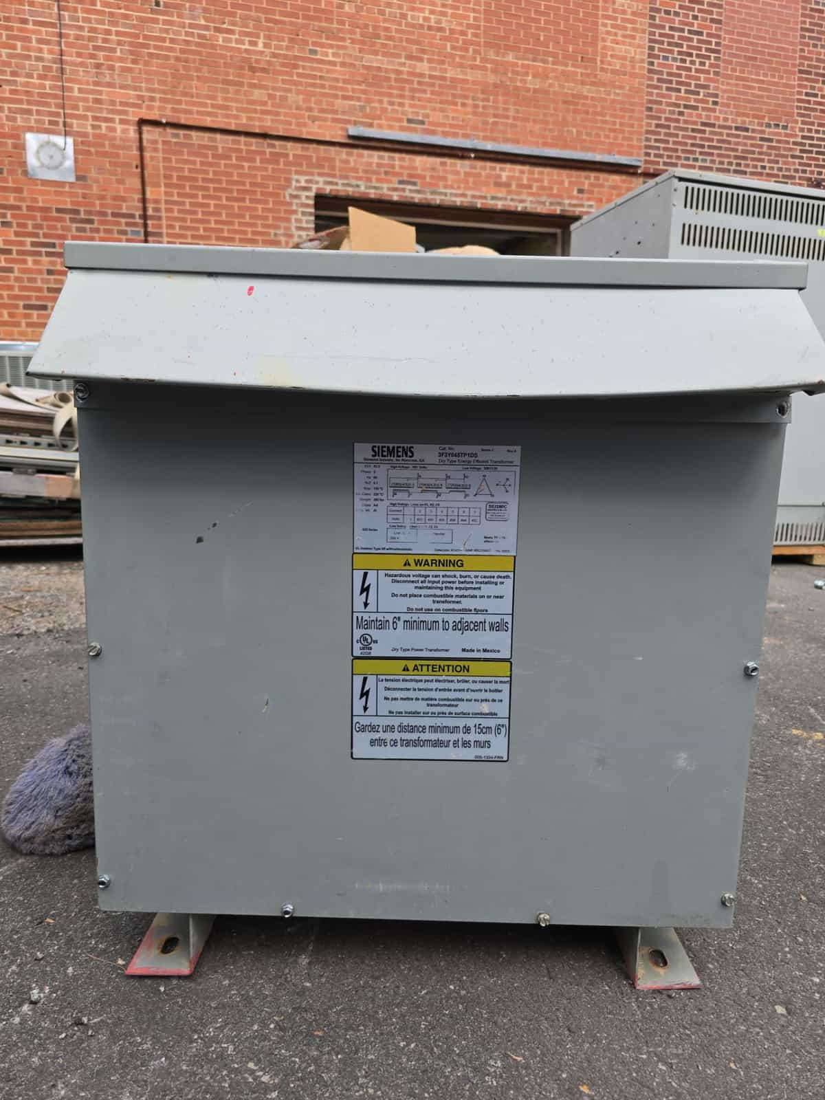 Transformador tipo seco de 45 KVA, primario 480, secundario 208/120, Siemens #3F3Y045TP1DS, 3 fases, NEMA 3R