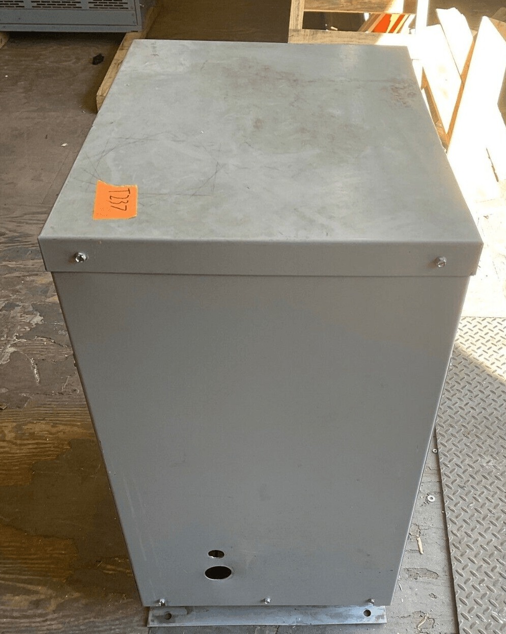 Transformador tipo seco de 75 KVA, primario 480, secundario 208/120, Siemens #3F3Y075, 3 fases, NEMA 2, reacondicionado