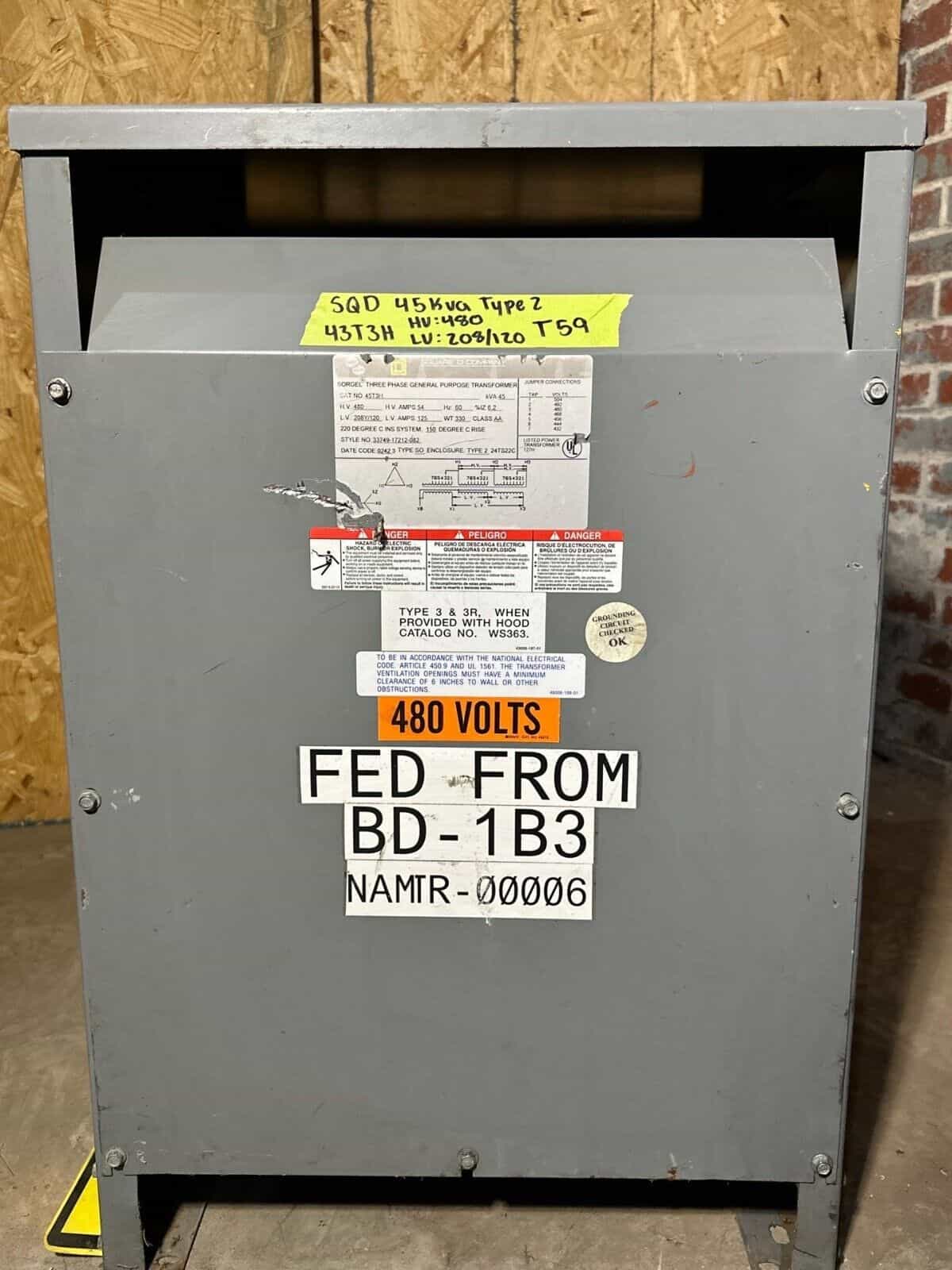 Transformador tipo seco de 45 KVA, primario 480, secundario 208/120, Square D #45T3H, 3 fases, interior