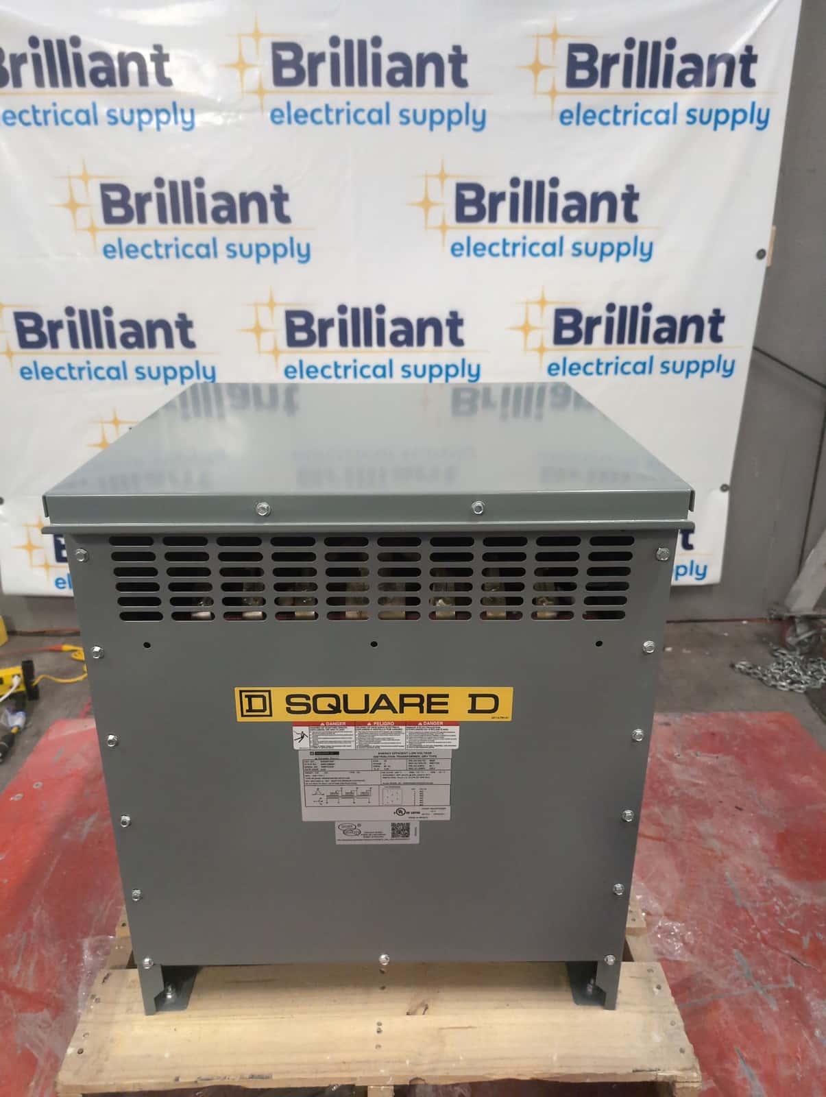 Transformador tipo seco de 45 KVA, primario 480, secundario 208/120, Square D #EXN45T3HF, 3 fases, NEMA 3R, NUEVO