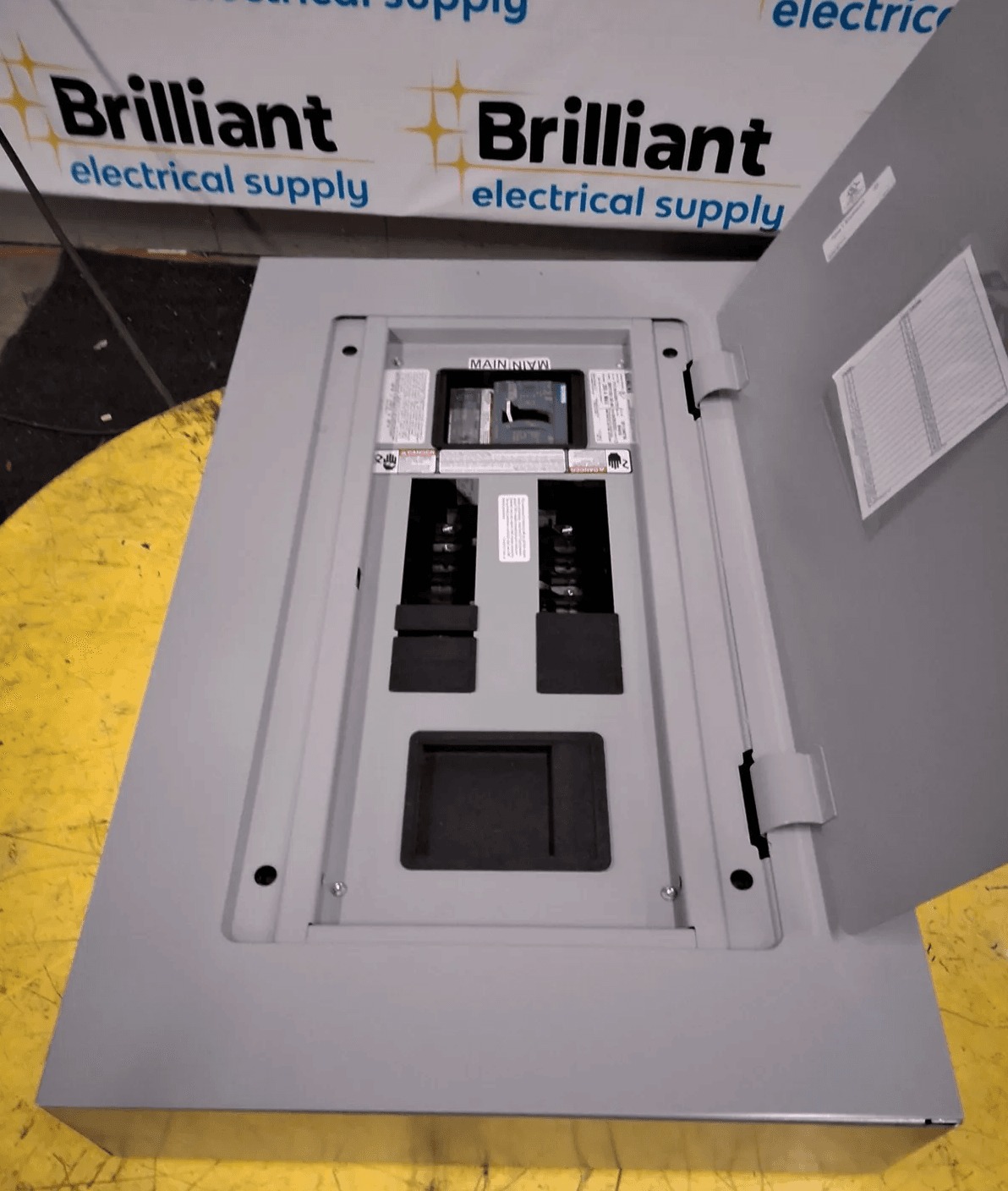 200 Amp. Siemens P1C18VA200CTST, Panelboard, 208Y/120 Volts, MCB, 18 Cir, NEMA 1, NEW