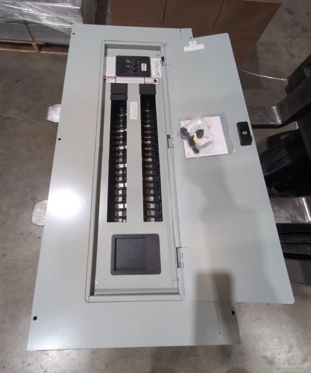 100 Amp. Siemens P1C42BL100ABST, Panelboard, 208/120 Volts, 3PH, MCB, 42 Cir, NEW