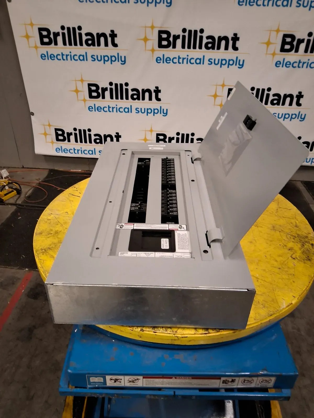 250 Amp. Siemens P1C42ML125CTSN, Panelboard, 208Y/120 Volts, 3PH, 4W, MLO, 42 Cir, NEMA 1