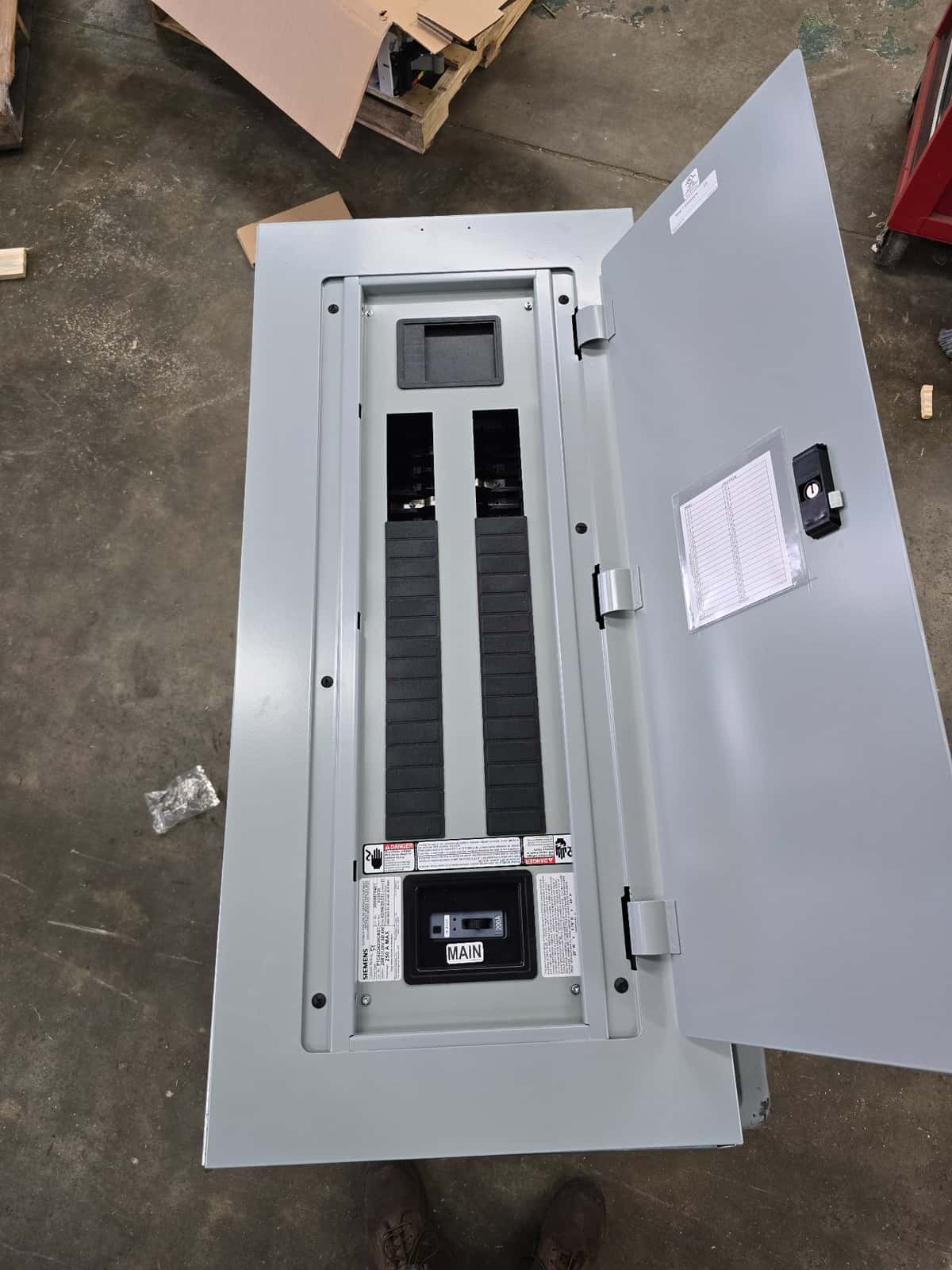 200 Amp. Siemens P1C42Q4200CBST, Panelboard, 208/120 Volts, 3PH, 4W, MCB, 48 Cir, NEMA 1, NEW
