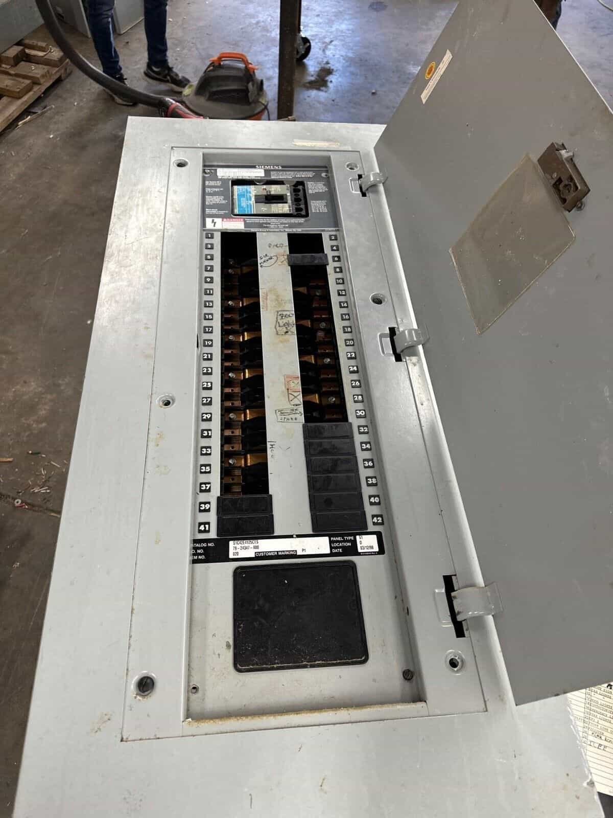 125 Amp. Siemens S1C42E4125CTS, Panelboard, 208Y/120 Volts, 3PH, 4W, MCB, 42 Cir, Indoor