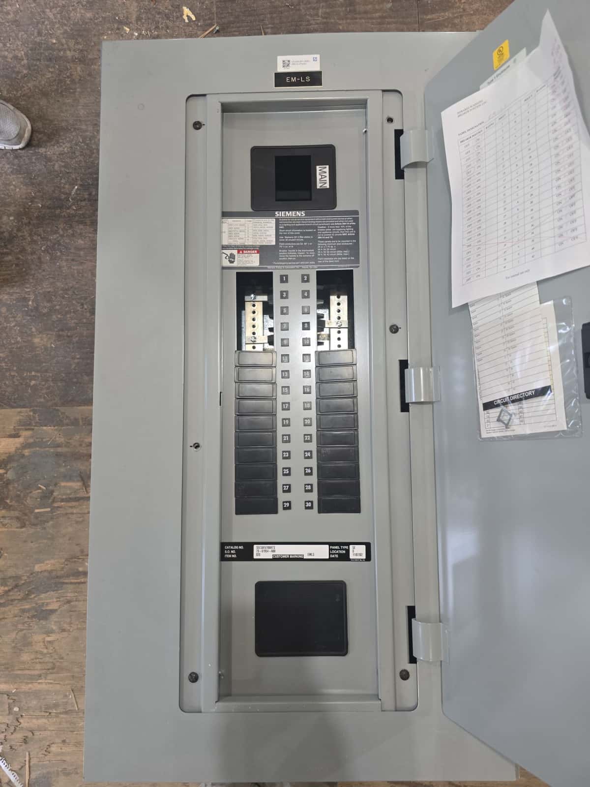 100 Amp. Siemens SE, Panelboard, 480/277 Volts, 3PH, 4W, MCB, 30 Cir