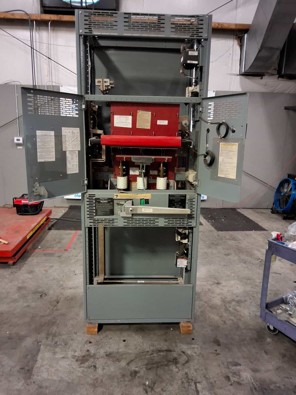2000 Amps, Square D QED, Switchboard, 480Y/277 Volts, 3PH, 4W, NEMA 1