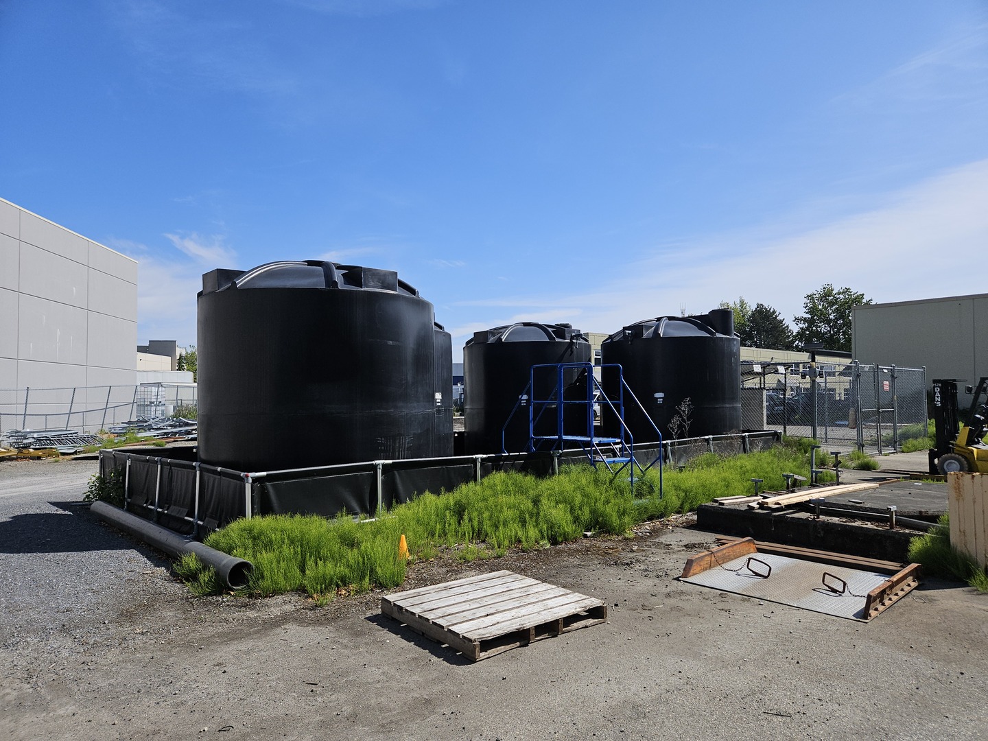 6,720 gallon Canwest #RK5600, HDPE Vertical Water Storage Tanks, 5,600 imperial gallon, 123" diameter x 139"