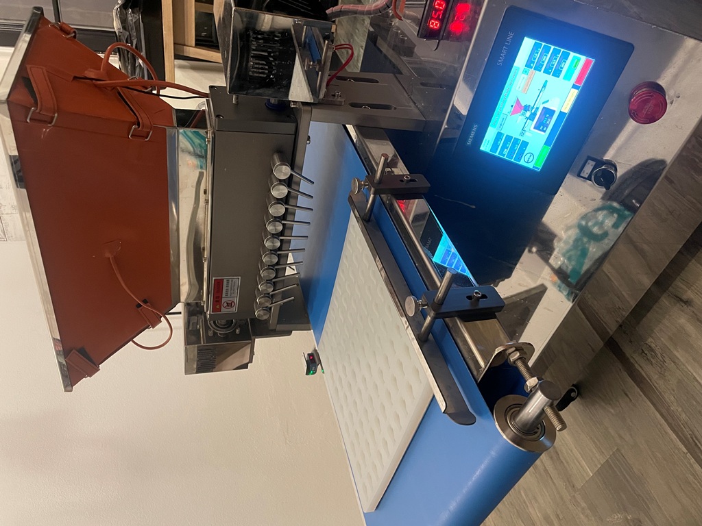 Henan Gondor #GD-D, Automatic Gummy Depositor, 4.2 KW, 10 nozzles, heated hopper, silicone mold tray, conveyor