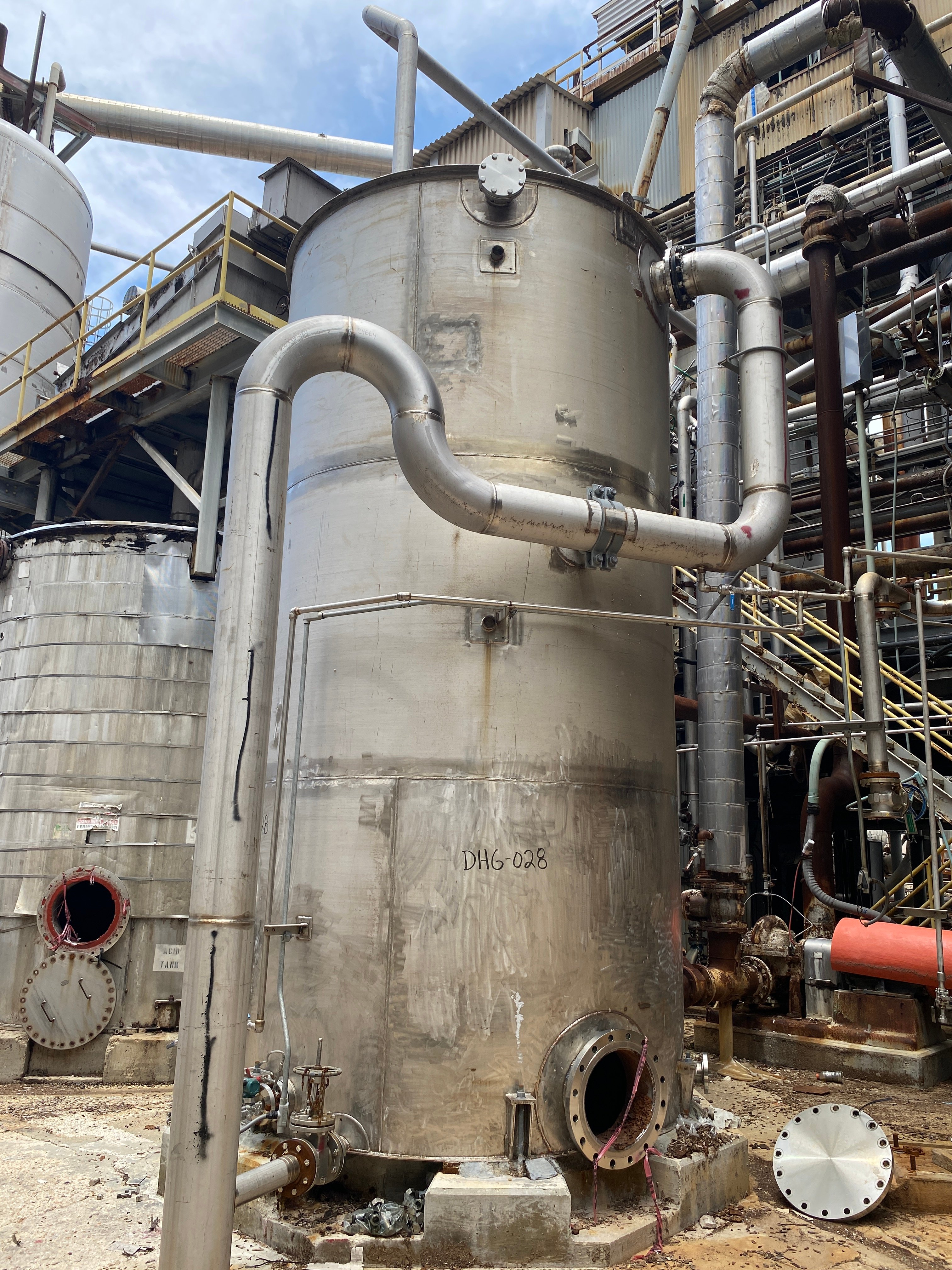 8500 gallon James Machine Works, 304L Stainless Steel Vertical Tank, 9' diameter x 18' straight side, flat