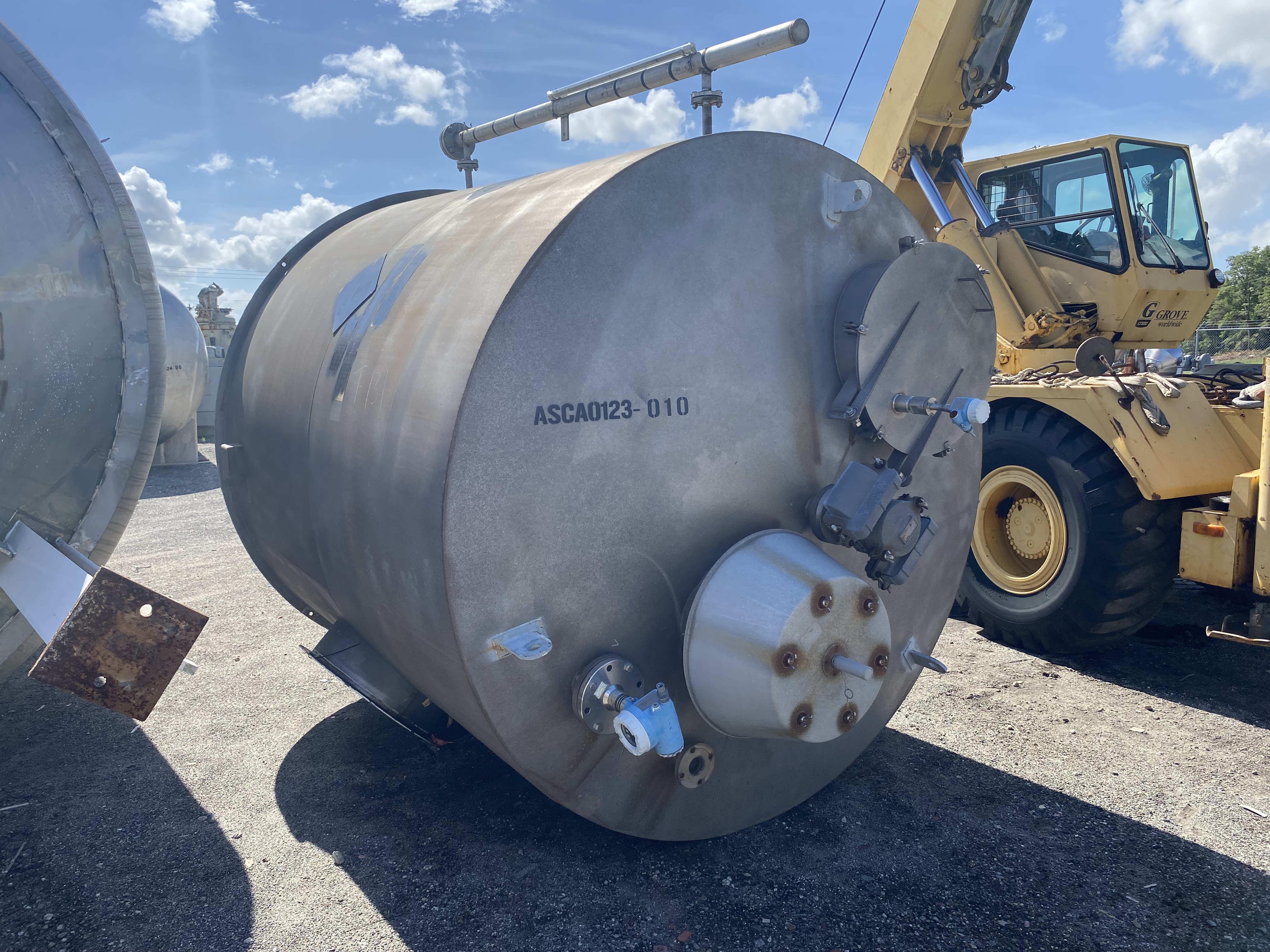 3000 gallon Stainless Steel Vertical Storage Tank, 8' diameter x 8' straight side, flat top & bottom, top &