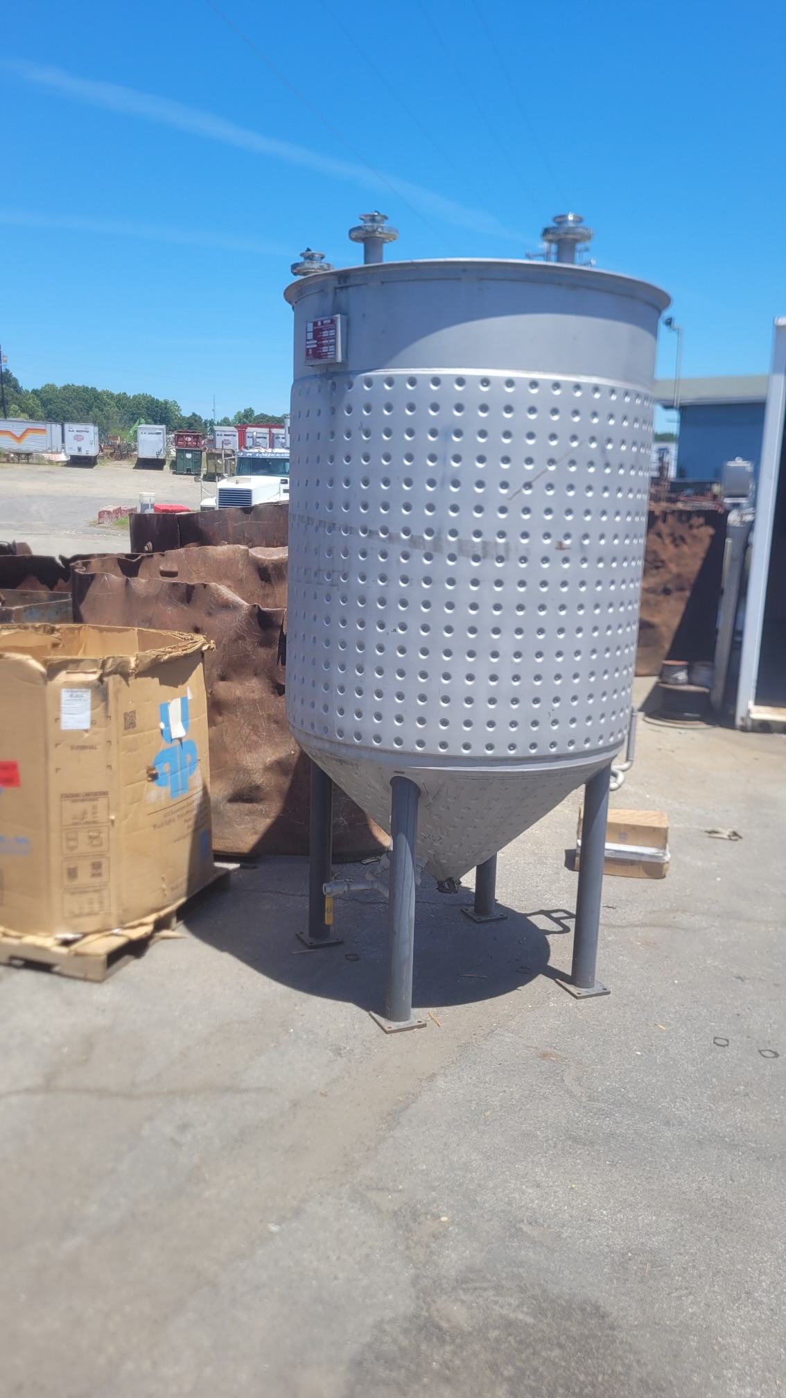 500 gallon 304 Stainless Steel Vertical Jacketed Tank, 50" diameter x 60" straight side, 50 psi dimple