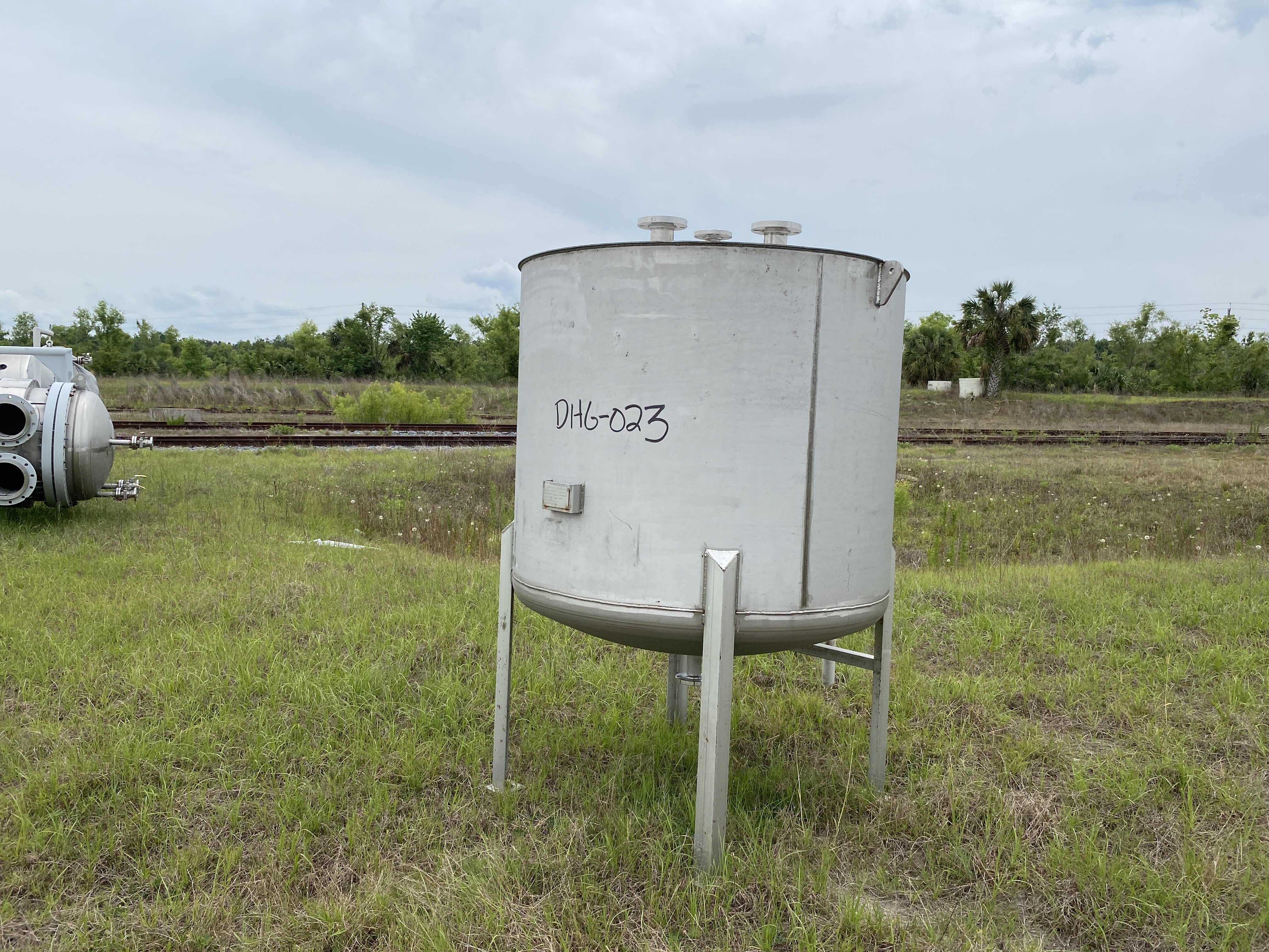 500 gallon Four Corp #99FO408, Stainless Steel Vertical Tank, 5' diameter x 4' straight side, flat top
