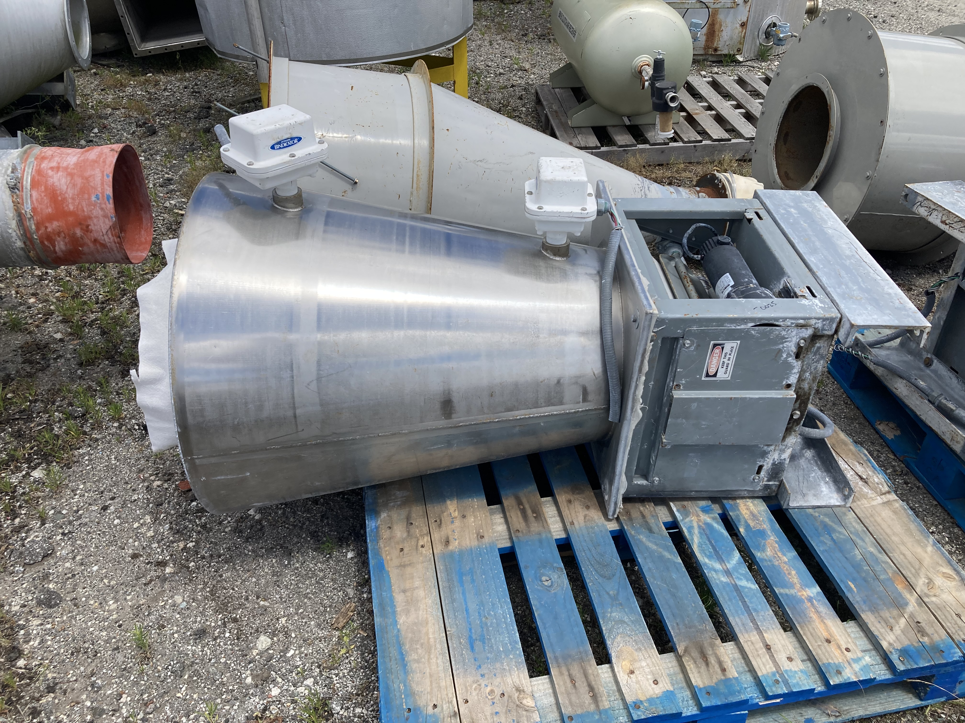 Accu-rite, Dry Material Feeder, Stainless Steel, 34" to 20" diameter x 34" cone hopper, 0.25 HP