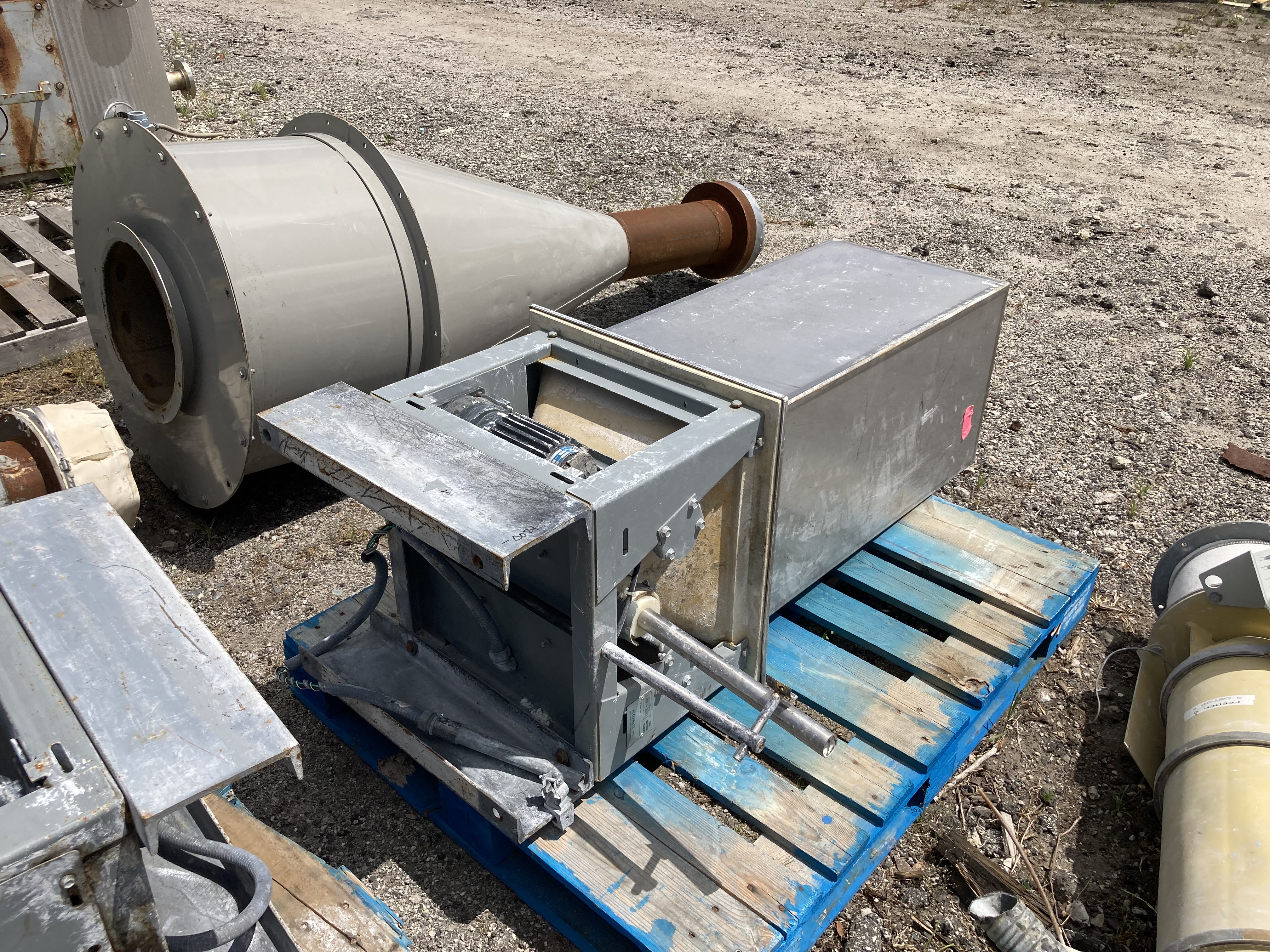 Accu-rite, Dry Material Feeder, Stainless Steel, 17" x 17" x 35" hopper, 0.25 HP