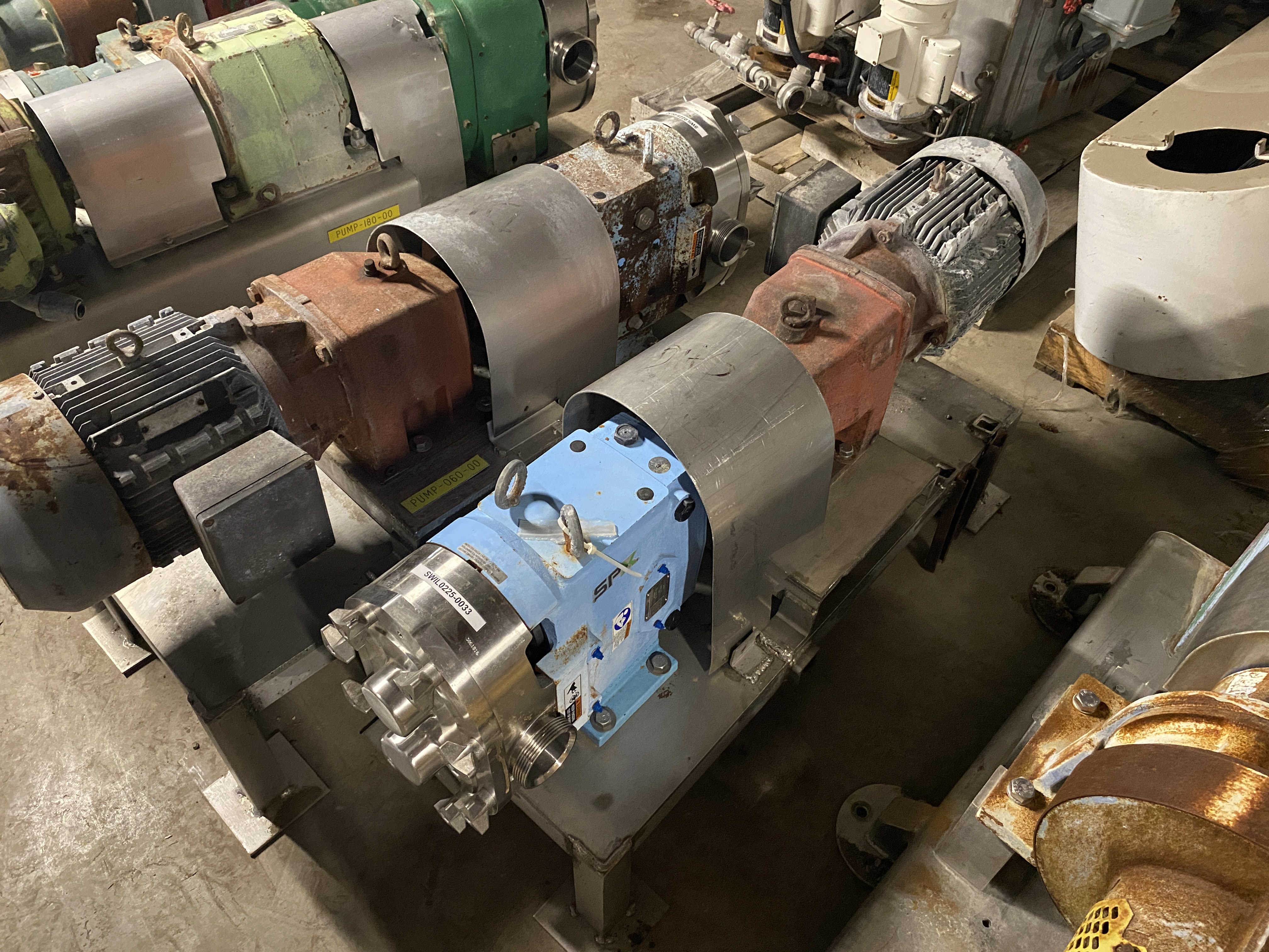 90 GPM, Waukesha Cherry Burrell #060-U1, Sanitary Rotary Lobe Pump, 0.153 gal/rev., 300 psi max, 2.5" DIN