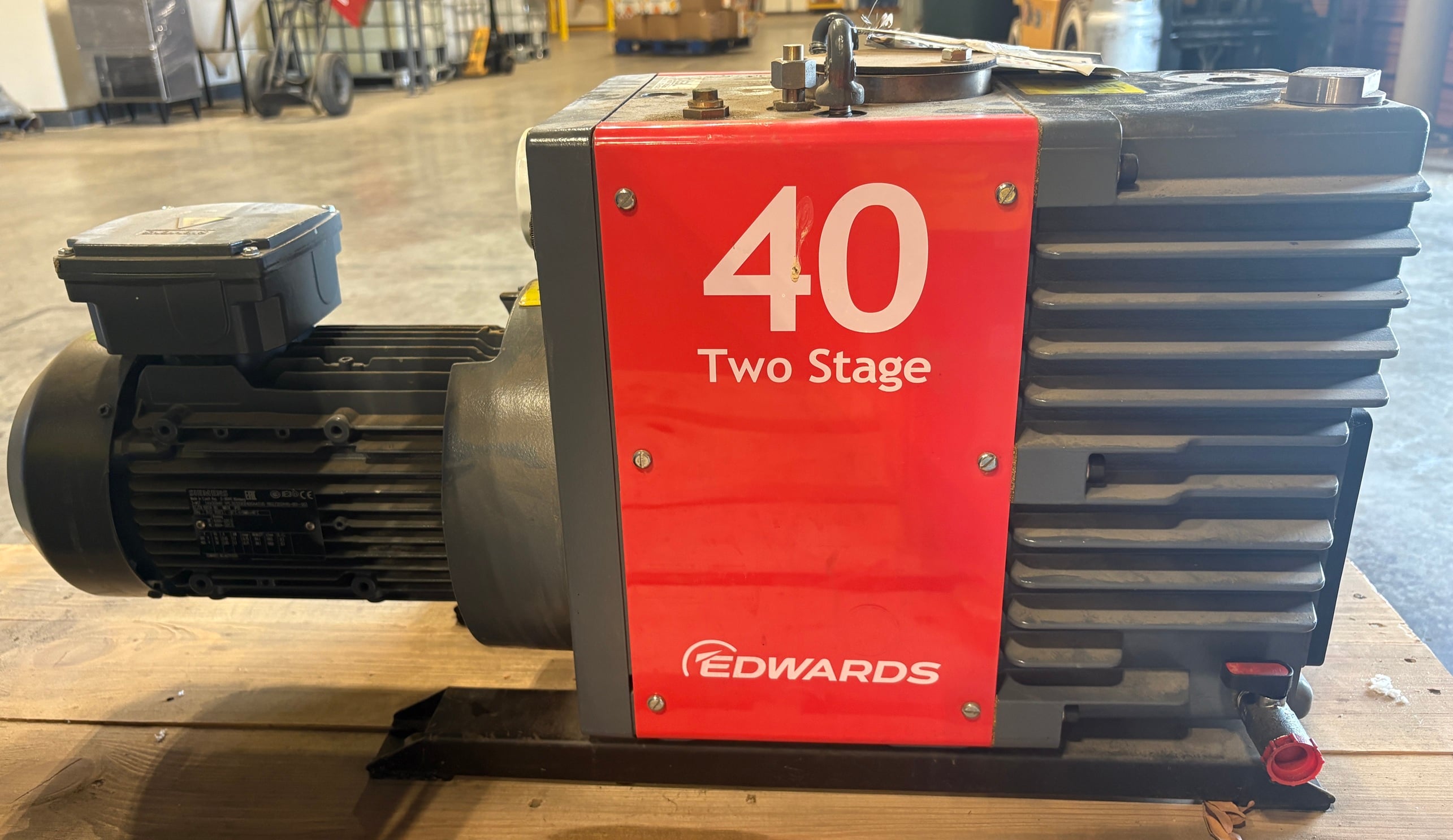 25.6 CFM, Edwards #E2M40, 2 Stage Oil-Sealed Rotary Vane Vacuum Pump, ISO40 inlet, 2 HP Siemens, 230-460 V.