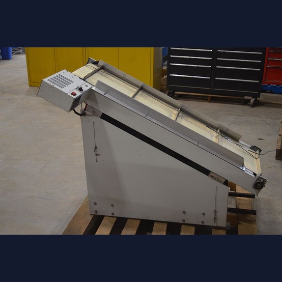 Transportador de reciclaje Audion Automation de 15" de ancho x 53" de largo, banda tipo escalón, 120 Volts, 1PH