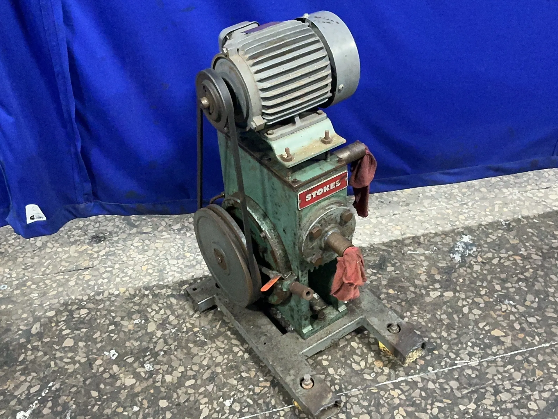 Stokes #146H11, Vacuum Pump, 1-1/2 HP, 1735 RPM, 30 CFM, 230/460 V.