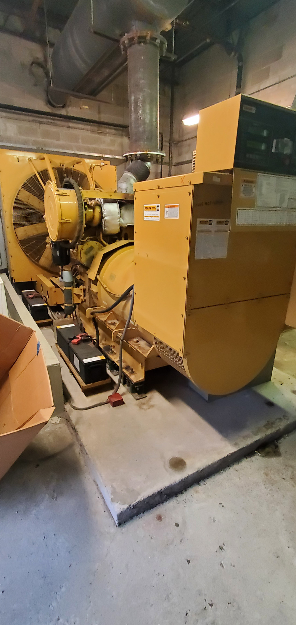 1250 KW Caterpillar #B512, diesel generator set, 1562 KVA, 480 Volts, 3-phase, Cat 3512 engine, 681 hours