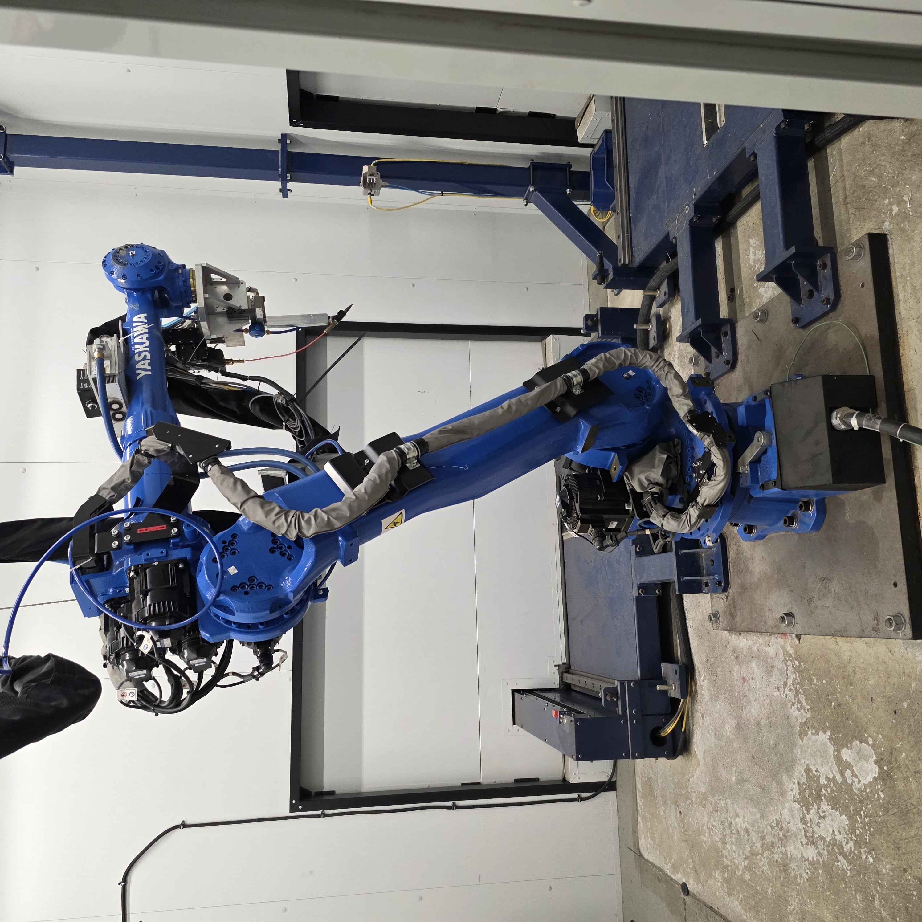 Robotic Fiber Laser Welding System, IPG laser, Yaskawa Motoman GP35L robot, IPG wobble head, chiller, (2)