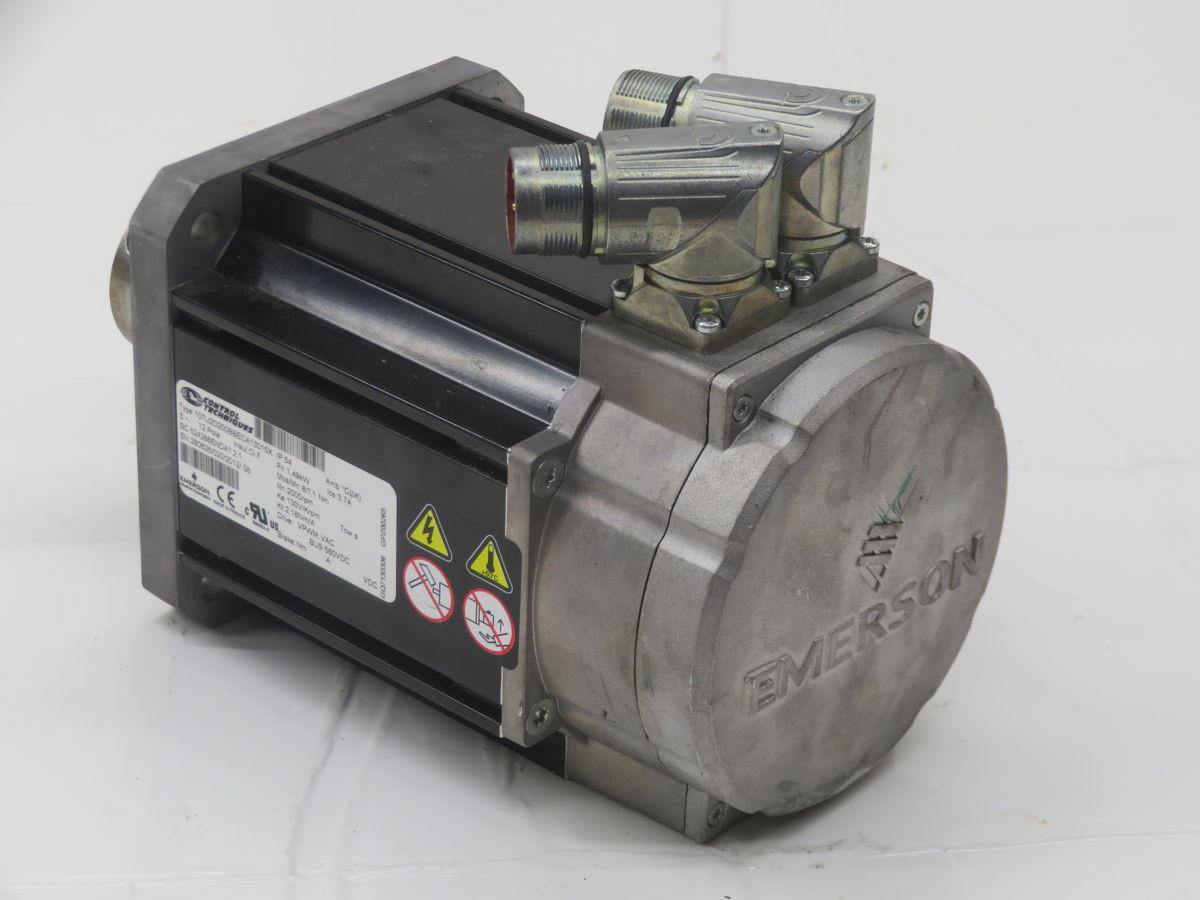 Emerson #107U2D200BBECA13015X, motor servo de CA, 2 HP, 1.49 KW, IP54 (2 disponibles)