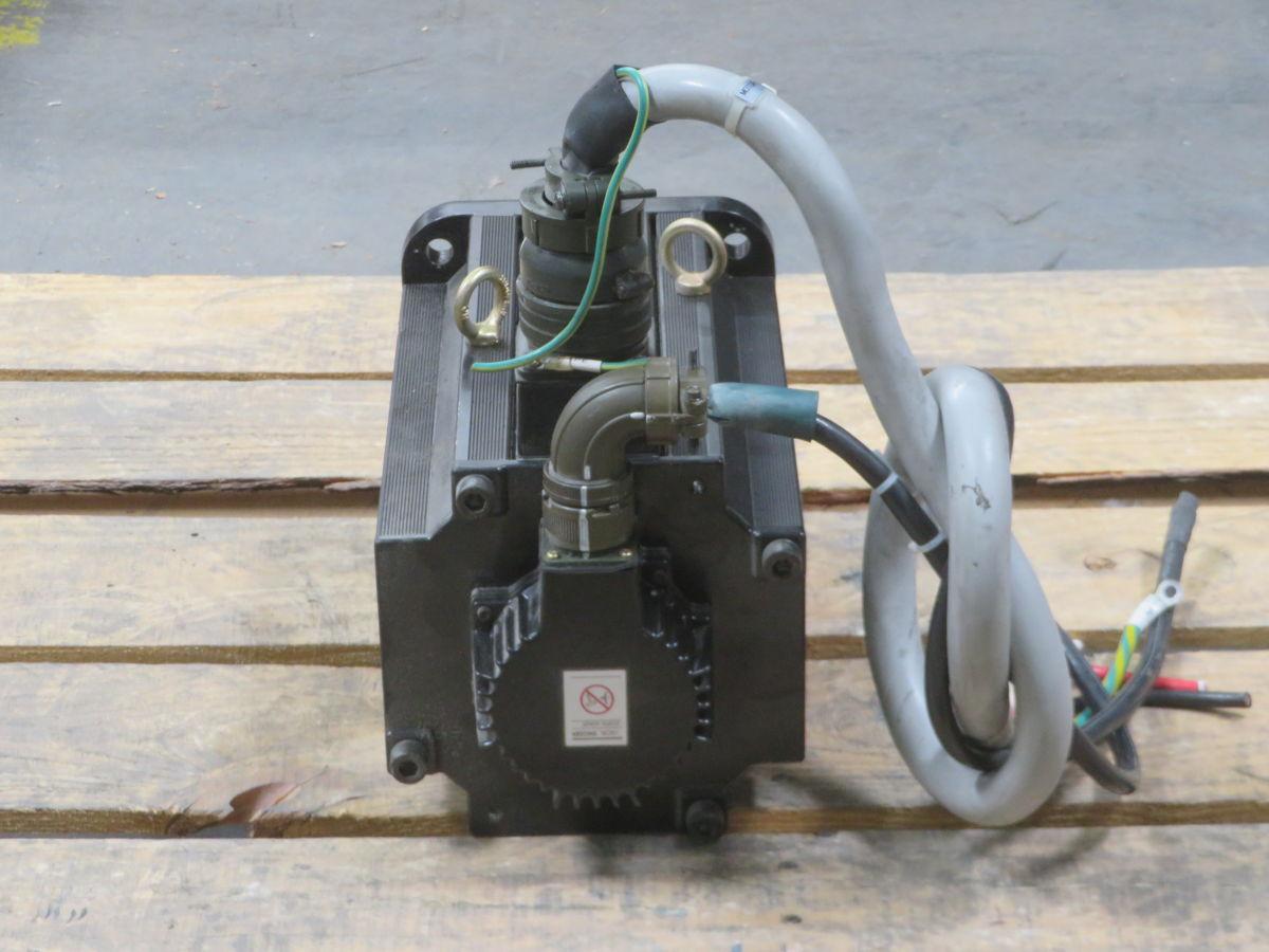 Yaskawa #SGMG-75V-6V-FJ11, motor de servo CA, 7.5 KW, 1500 RPM (2 disponibles)