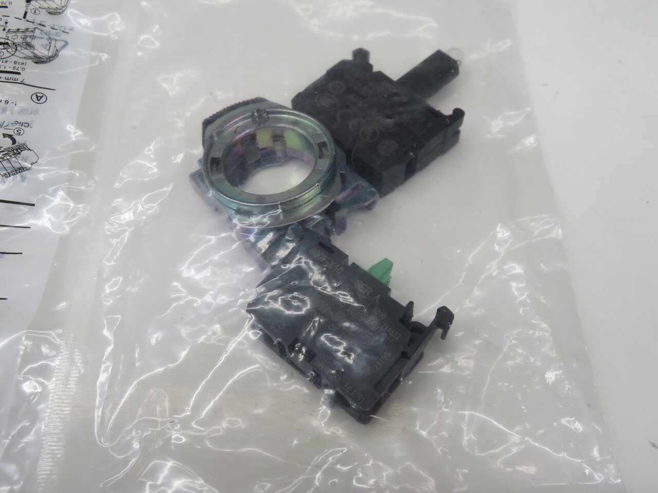 Allen-Bradley #800FM-LF3MN3GX10, illuminated push button switches, green, LOT of 10