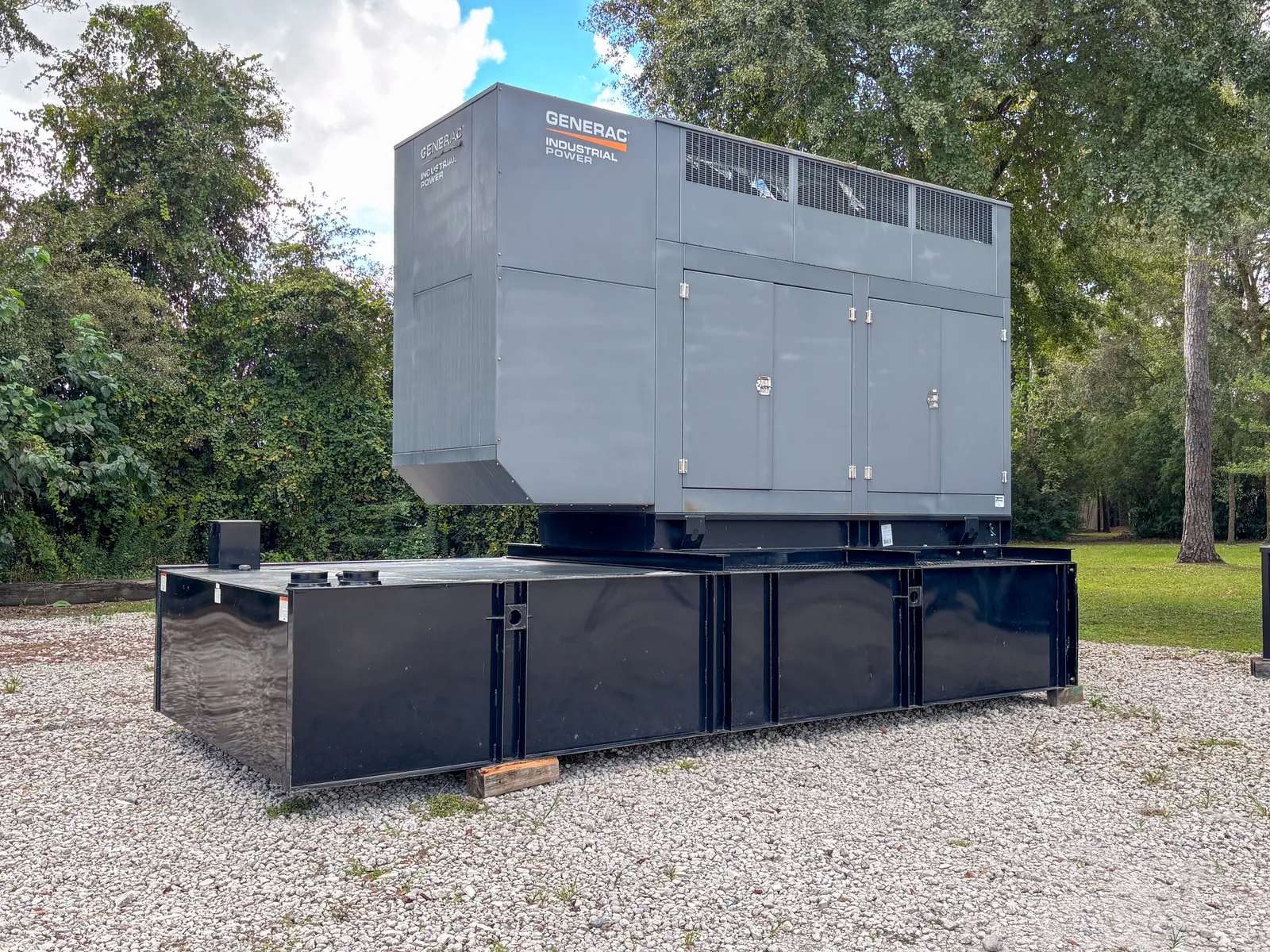 350 KW Generac #F3BE9685A-EXXX, Generador diésel, con gabinete, 277/480 Volts, 275 horas, 2013
