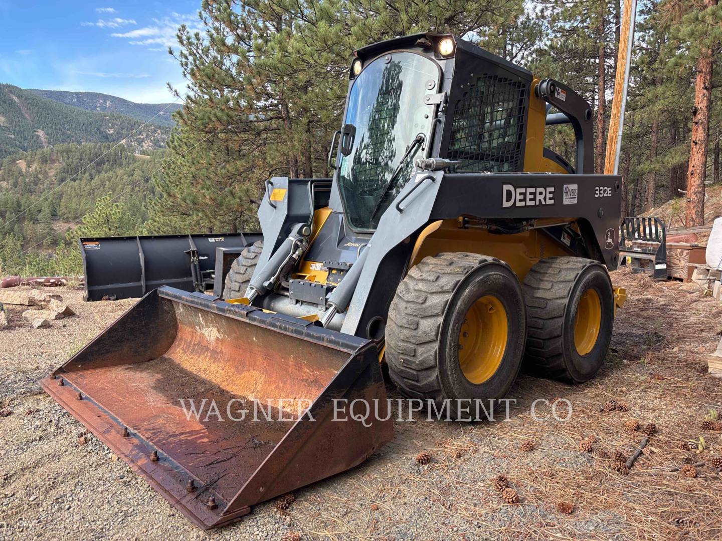 Deere & Co. 332E, Skid Steer Loader, 355 hours, S/N: 1T0332EKHEE258630, 2014