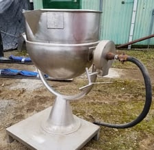 30 gallon Groen, 40 psi @ 650°F , 24" diameter x 20" deep, Stainless Steel jacketed kettle