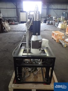 Scanning Electron Microscope Column, consisting of emitter, analogue beam adjustment, cryogenic reservoir