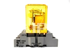 Deltrol 110 Volts DC Control Relay With Idec Sr3b-05 Base
