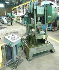 35 Ton, V & O #35-ST, 1.5" stroke, 10" Shut Height, 8.5" throat, 200-600 SPM, 16" x29" bed, air clutch &